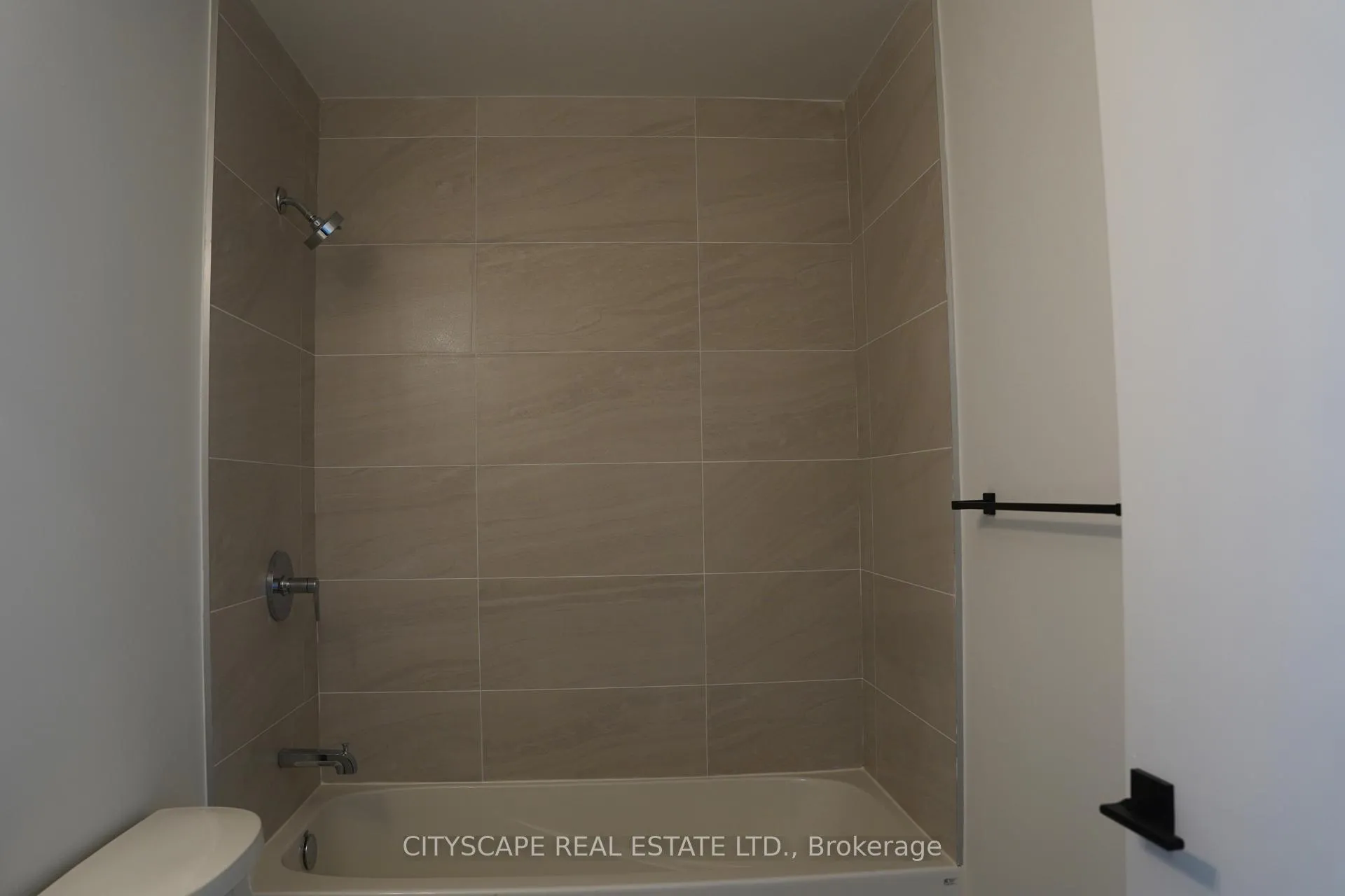 Photo 28 of Unit 913, 2782 Barton Street E, Hamilton, Riverdale — HOMEH