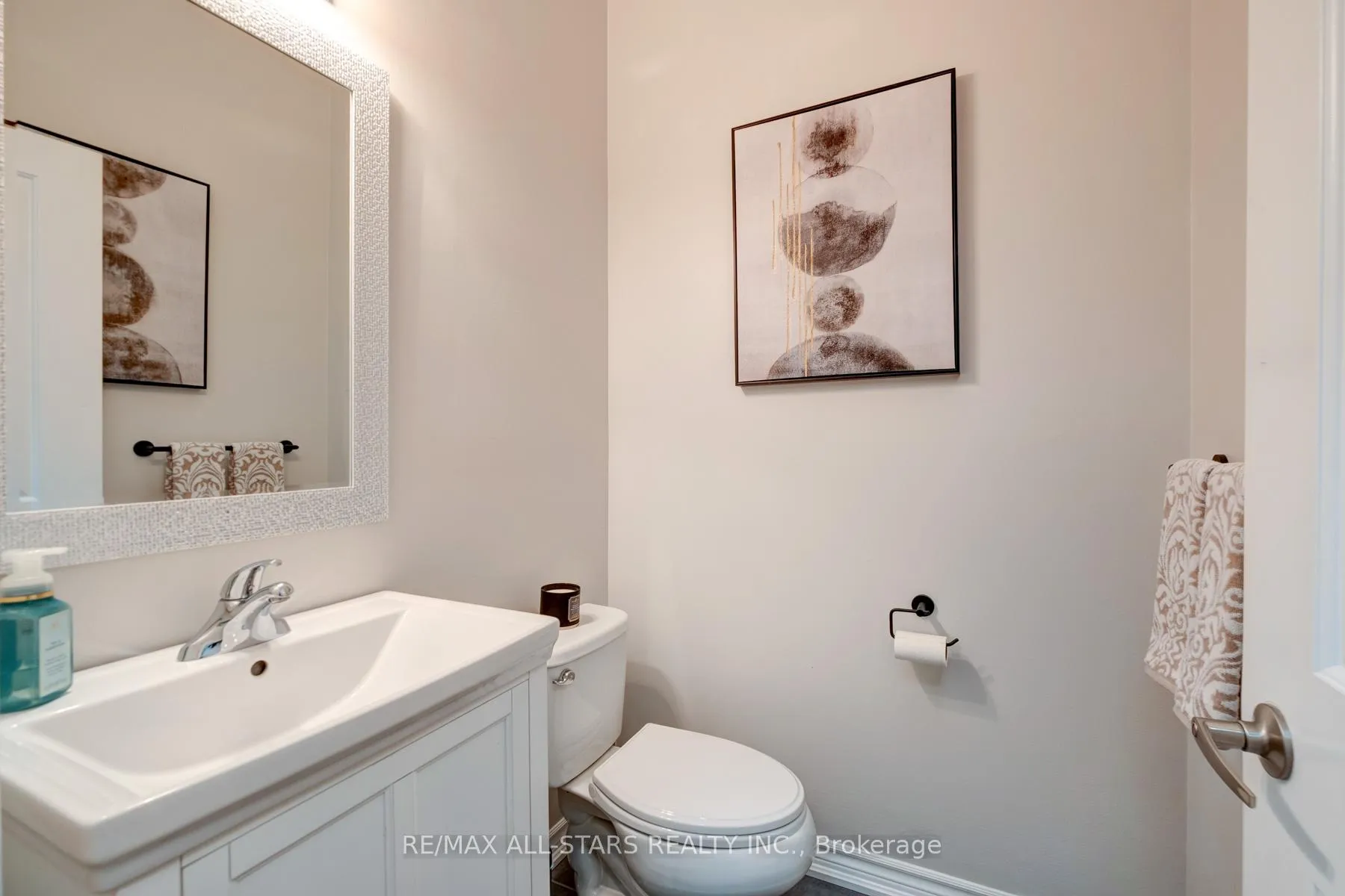 Photo 11 of 45 Jarrow Crescent, Whitby, Brooklin — HOMEH