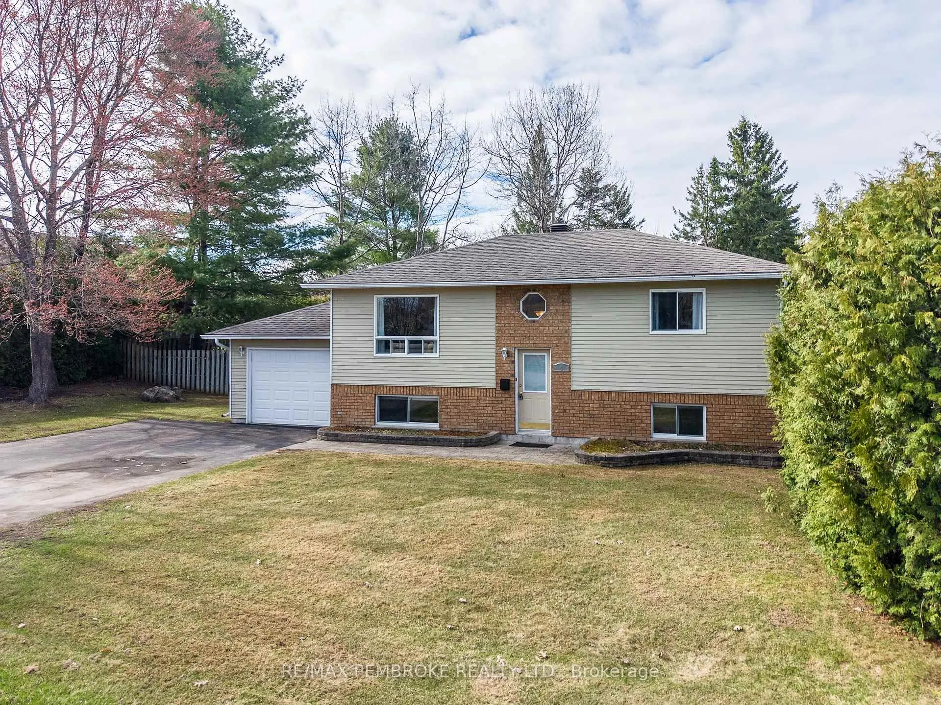 Photo 1 of 5 Edward Street, Petawawa — HOMEH