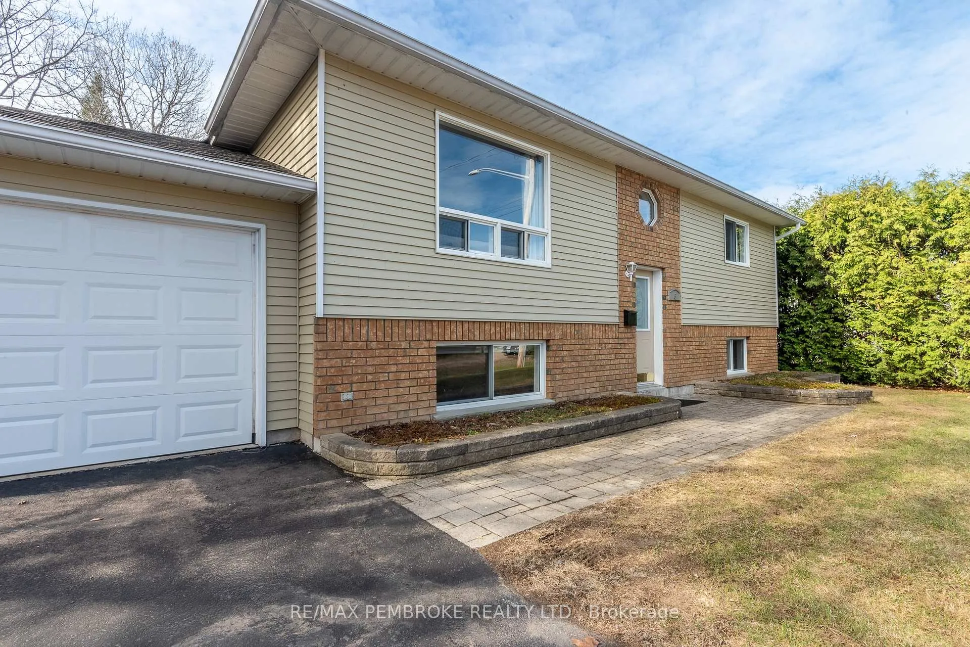 Photo 3 of 5 Edward Street, Petawawa — HOMEH