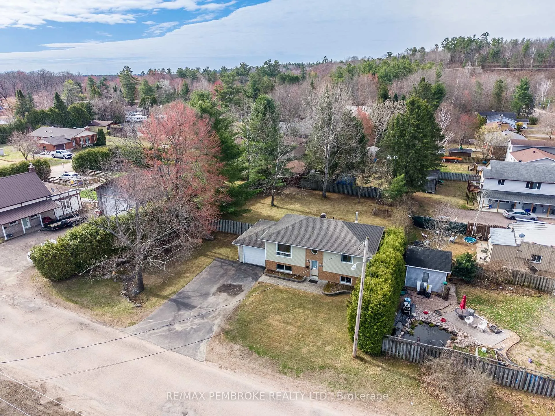 Photo 4 of 5 Edward Street, Petawawa — HOMEH