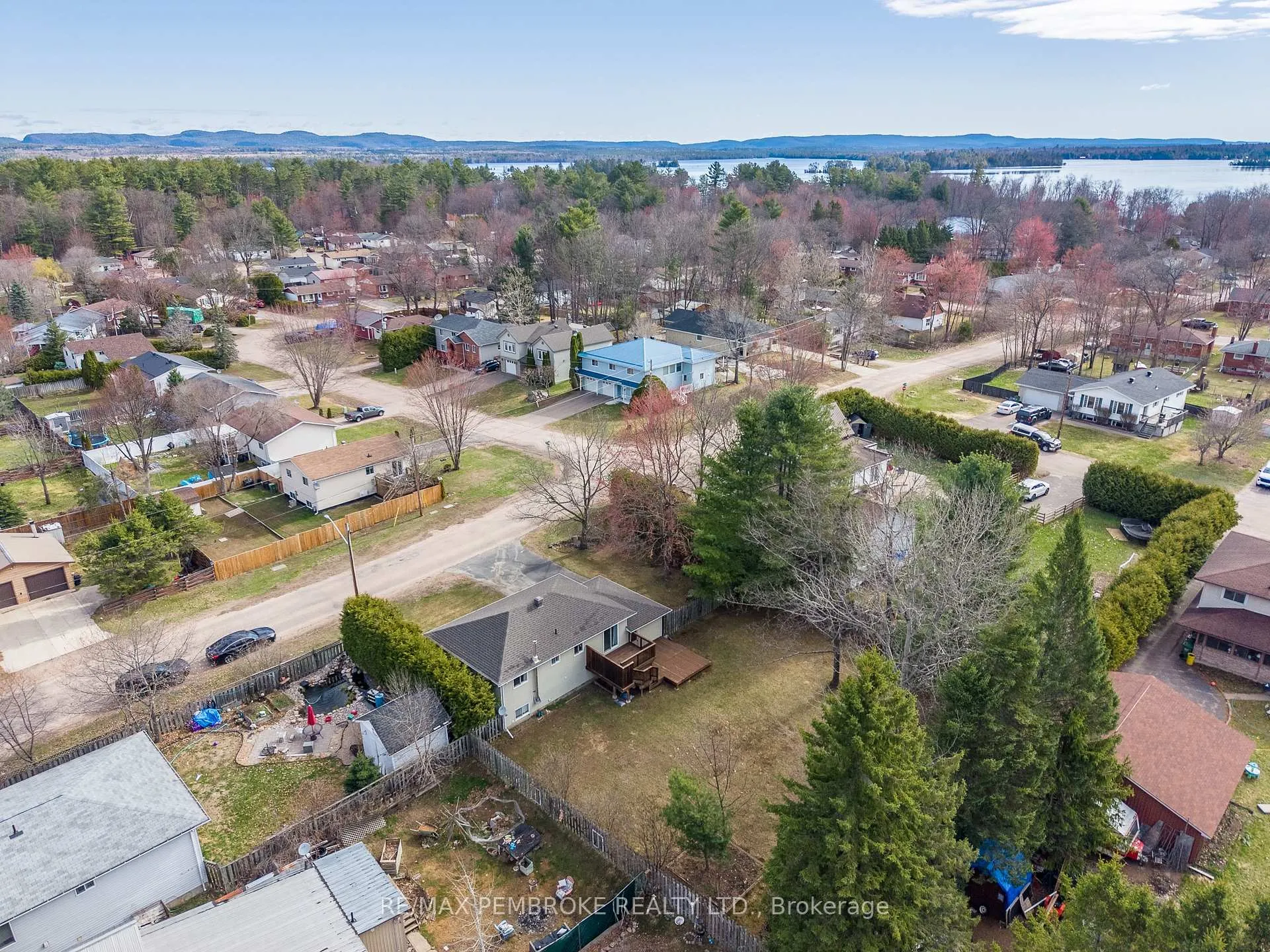 Photo 6 of 5 Edward Street, Petawawa — HOMEH