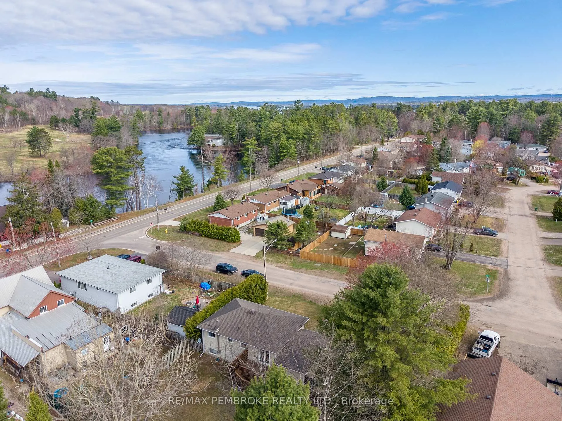 Photo 7 of 5 Edward Street, Petawawa — HOMEH