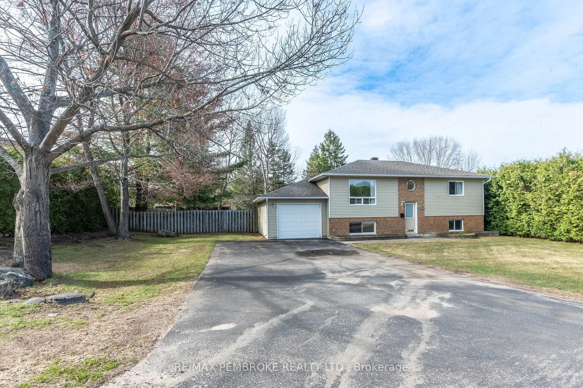 Photo 9 of 5 Edward Street, Petawawa — HOMEH