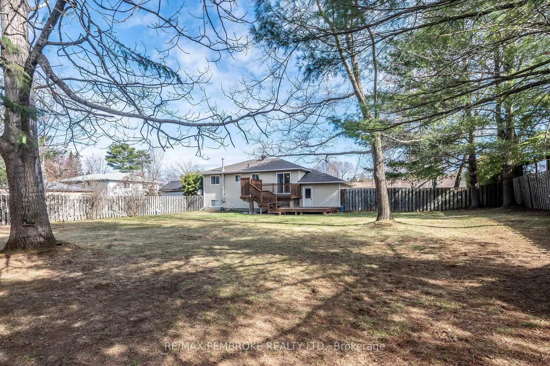 Photo 11 of 5 Edward Street, Petawawa — HOMEH