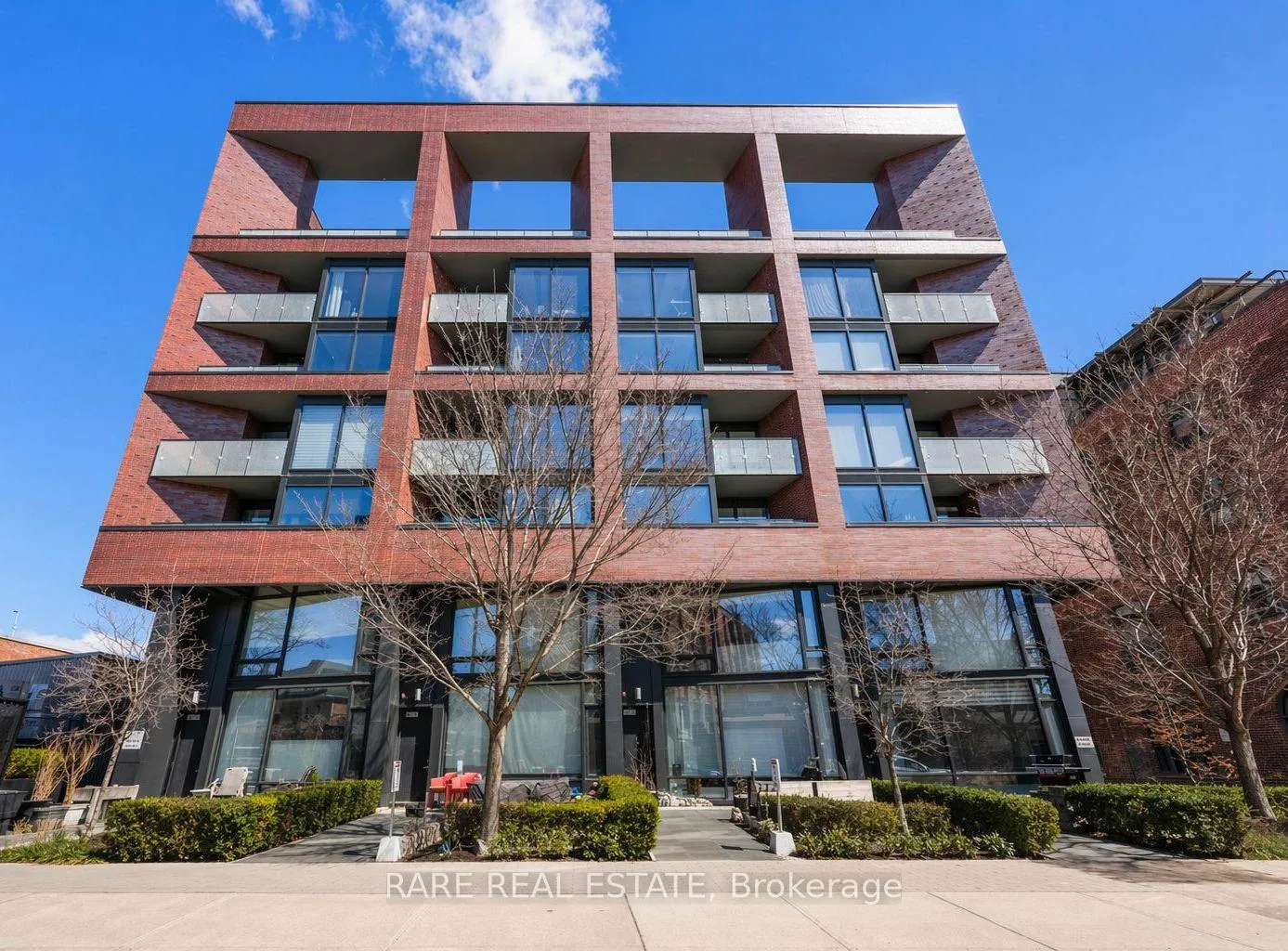 Front of Unit 610, 383 Sorauren Avenue