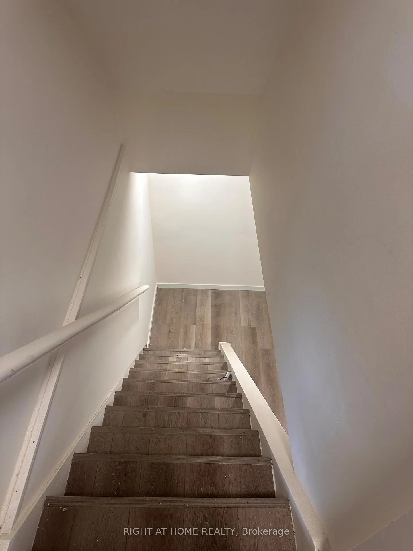 Photo 8 of Unit Basement, 7 Kempsell Crescent, North York, Don Valley Village — HOMEH