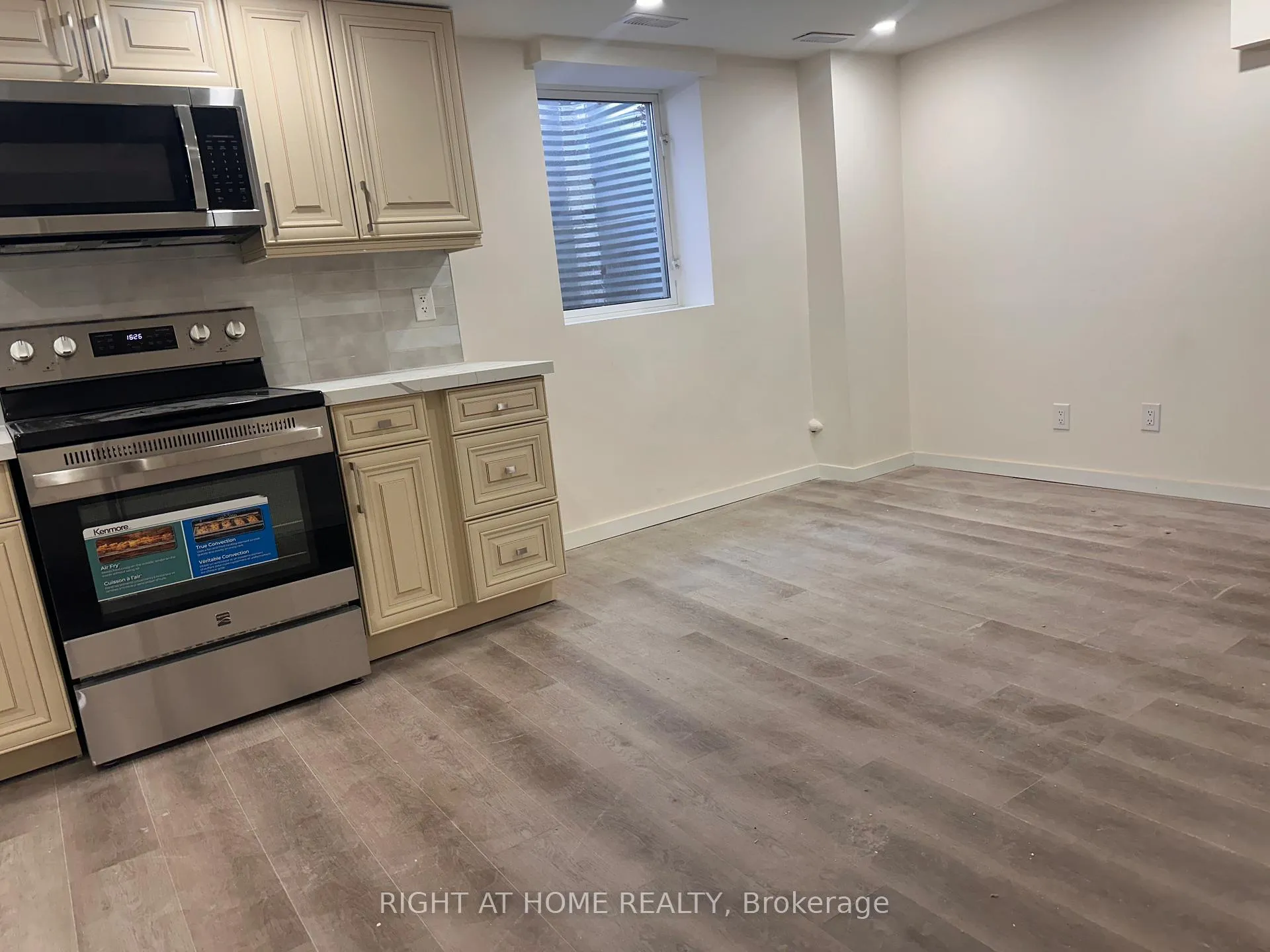 Photo 10 of Unit Basement, 7 Kempsell Crescent, North York, Don Valley Village — HOMEH