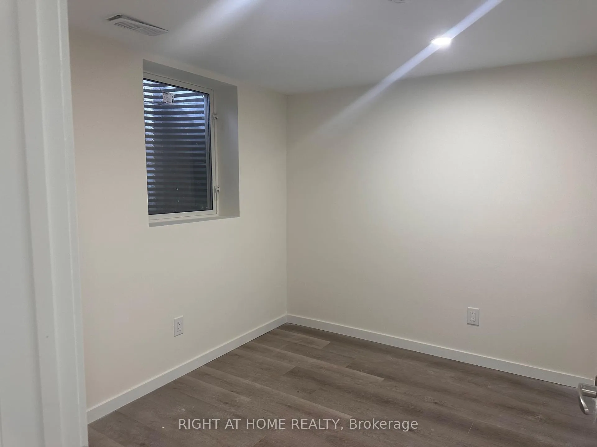Photo 17 of Unit Basement, 7 Kempsell Crescent, North York, Don Valley Village — HOMEH