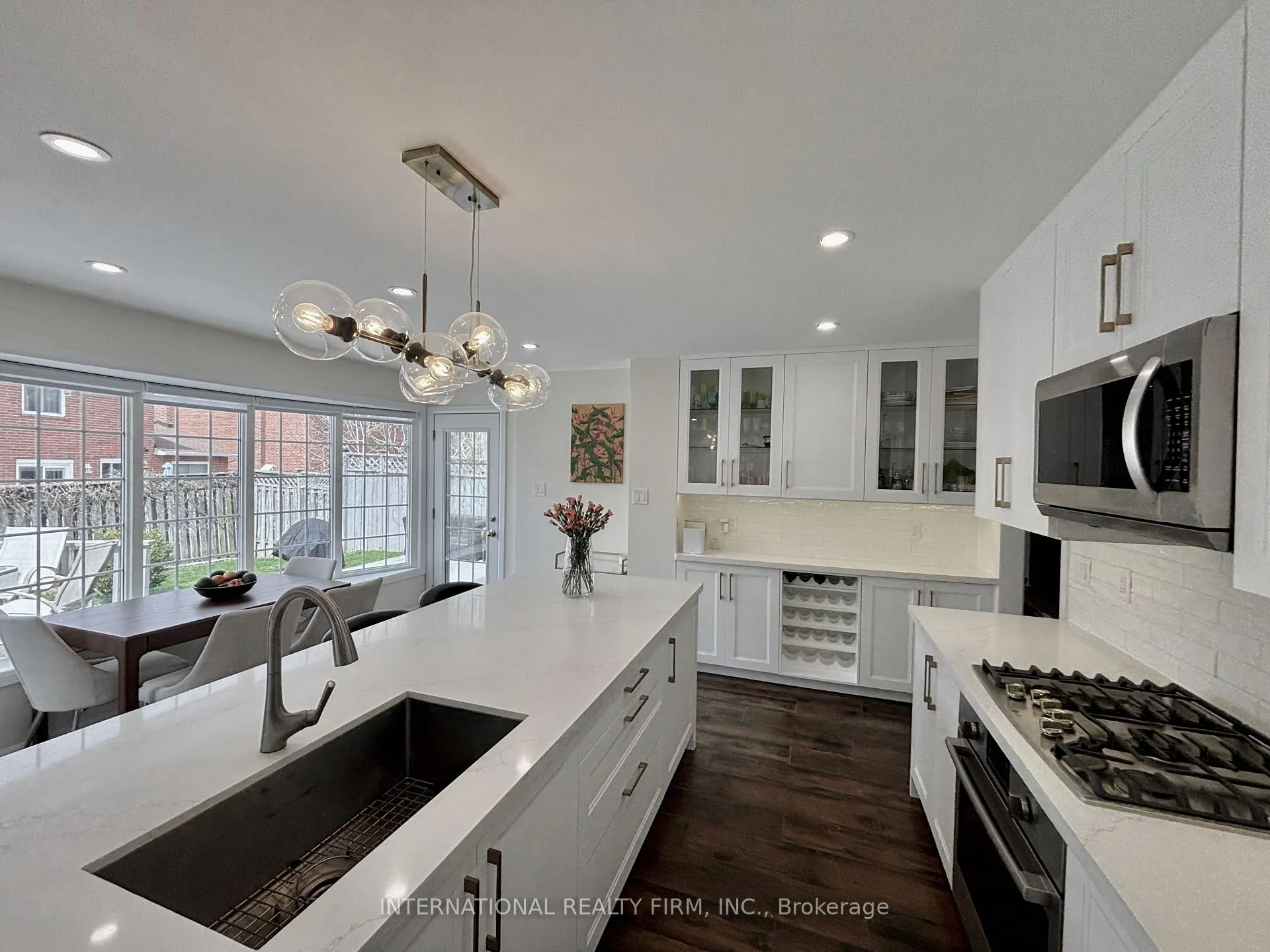 Photo 10 of 168 Willow Lane, Newmarket, Bristol-London — HOMEH
