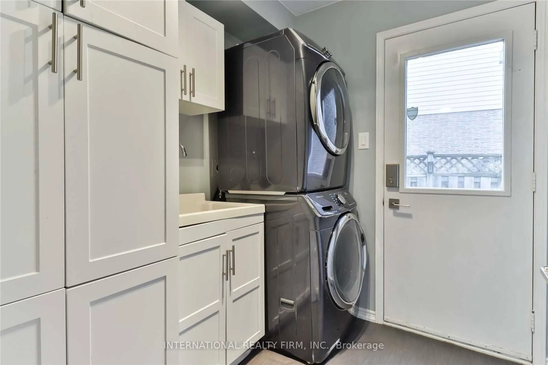 Photo 11 of 168 Willow Lane, Newmarket, Bristol-London — HOMEH