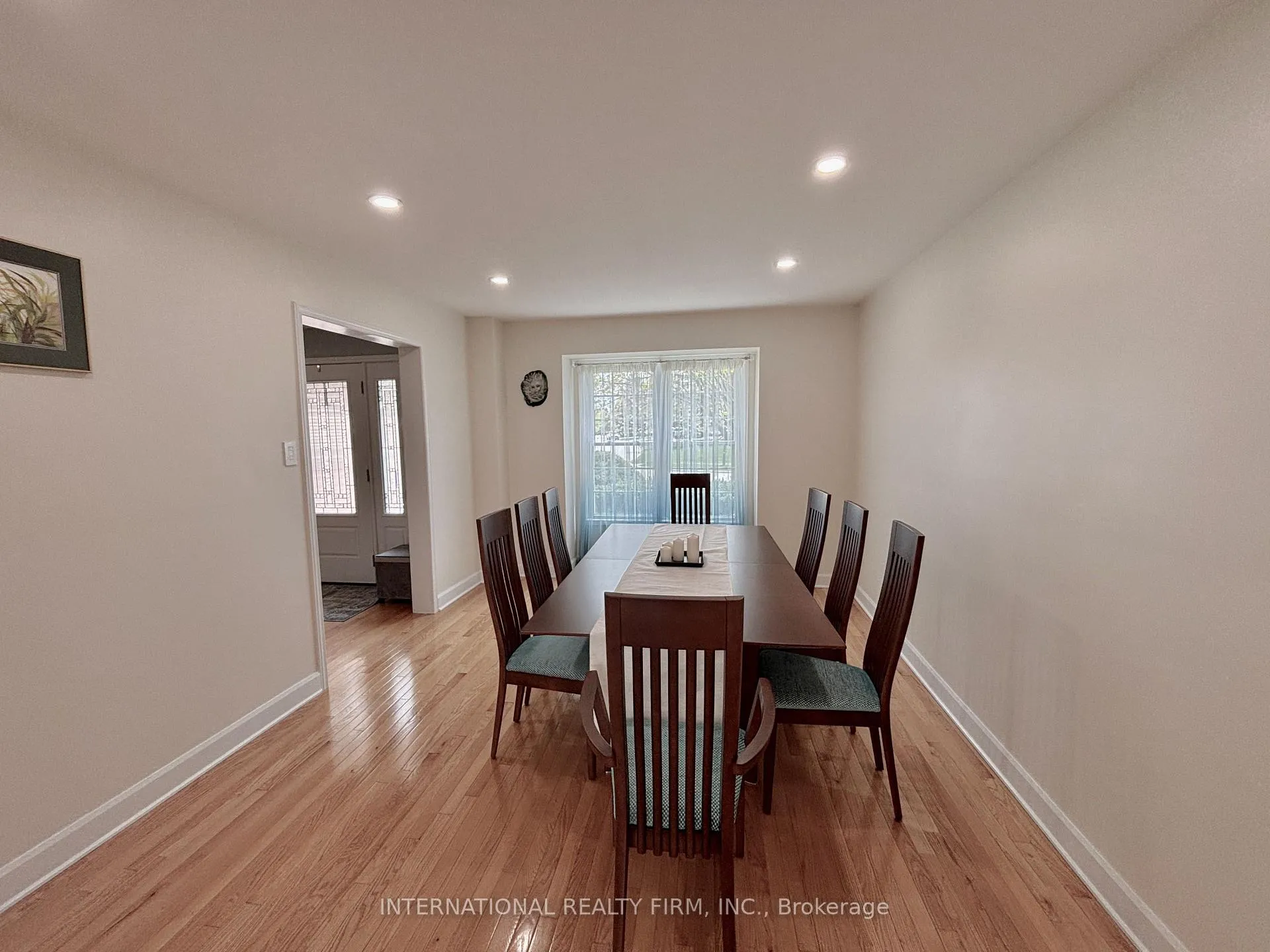 Photo 12 of 168 Willow Lane, Newmarket, Bristol-London — HOMEH