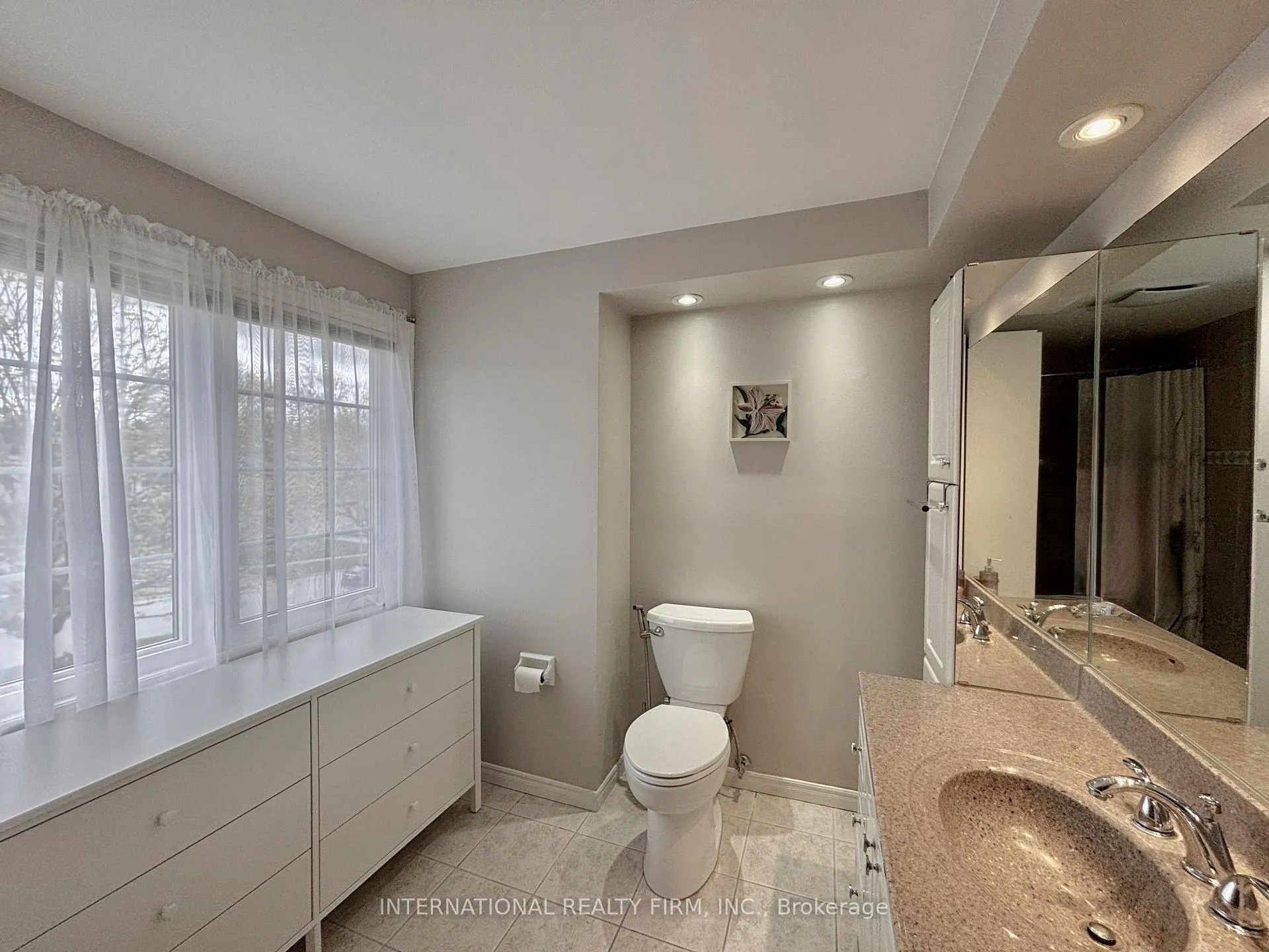 Photo 18 of 168 Willow Lane, Newmarket, Bristol-London — HOMEH