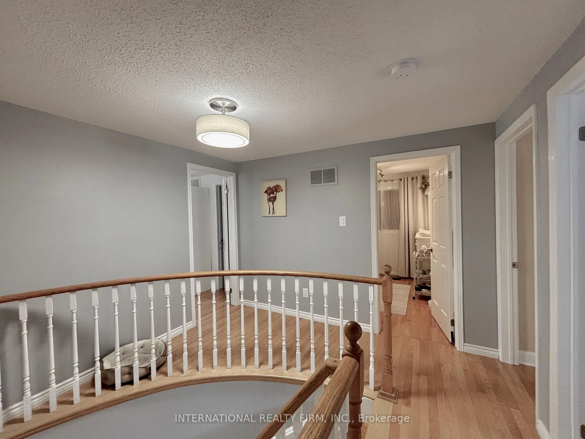 Photo 19 of 168 Willow Lane, Newmarket, Bristol-London — HOMEH