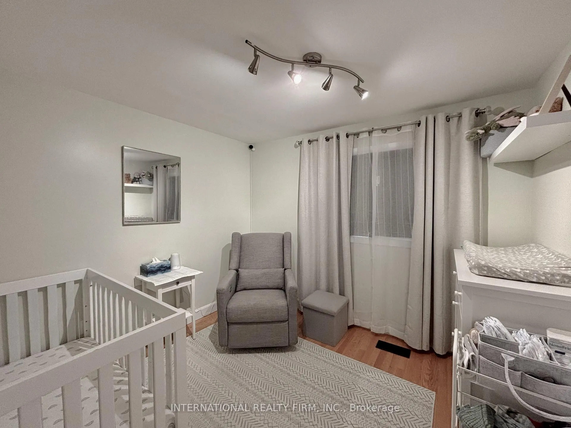 Photo 22 of 168 Willow Lane, Newmarket, Bristol-London — HOMEH