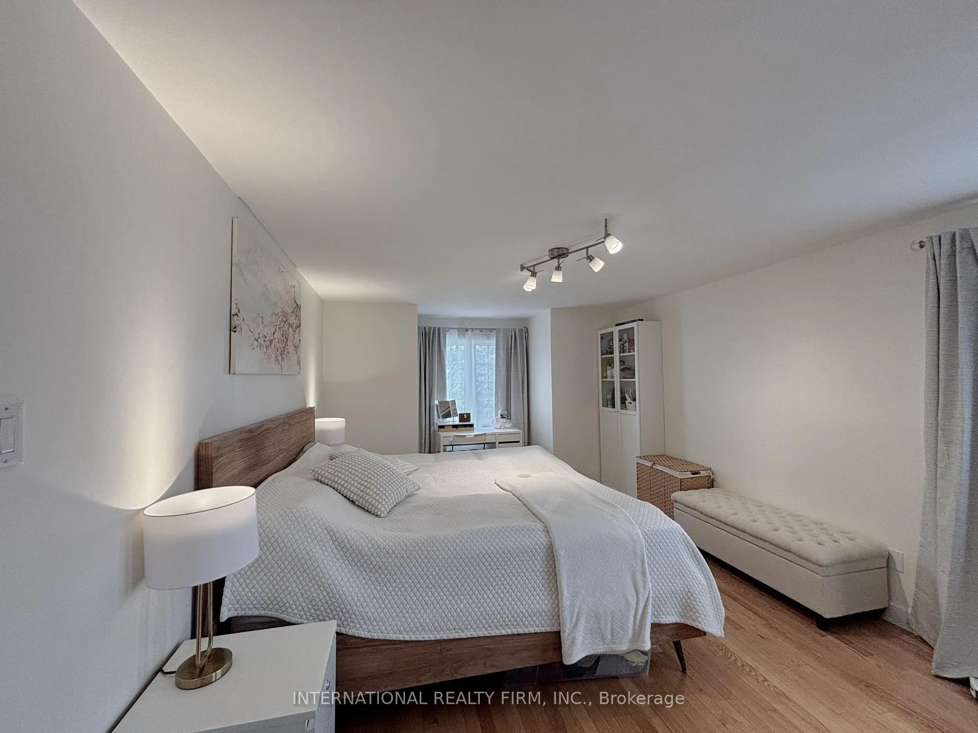 Photo 23 of 168 Willow Lane, Newmarket, Bristol-London — HOMEH
