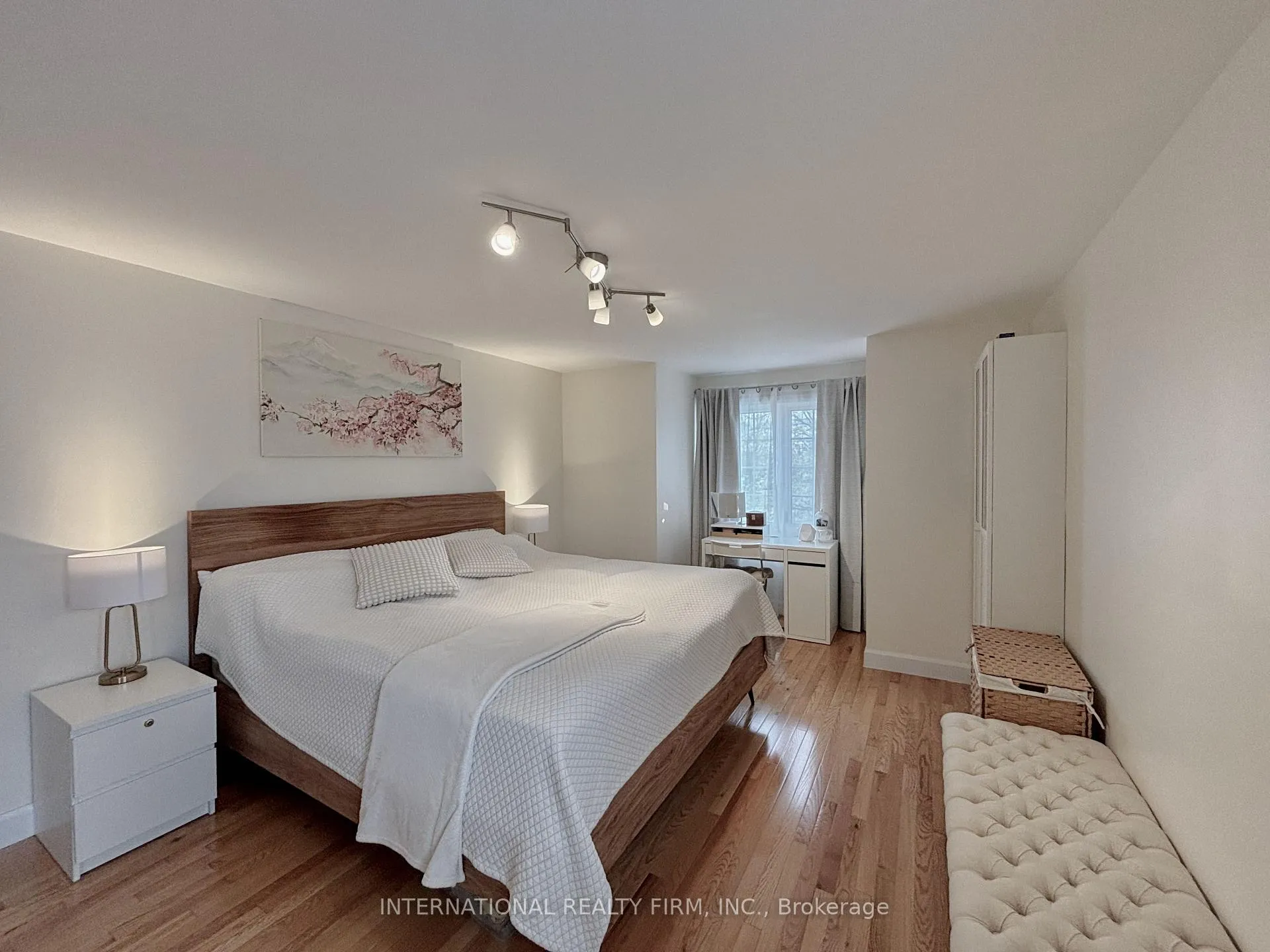 Photo 25 of 168 Willow Lane, Newmarket, Bristol-London — HOMEH