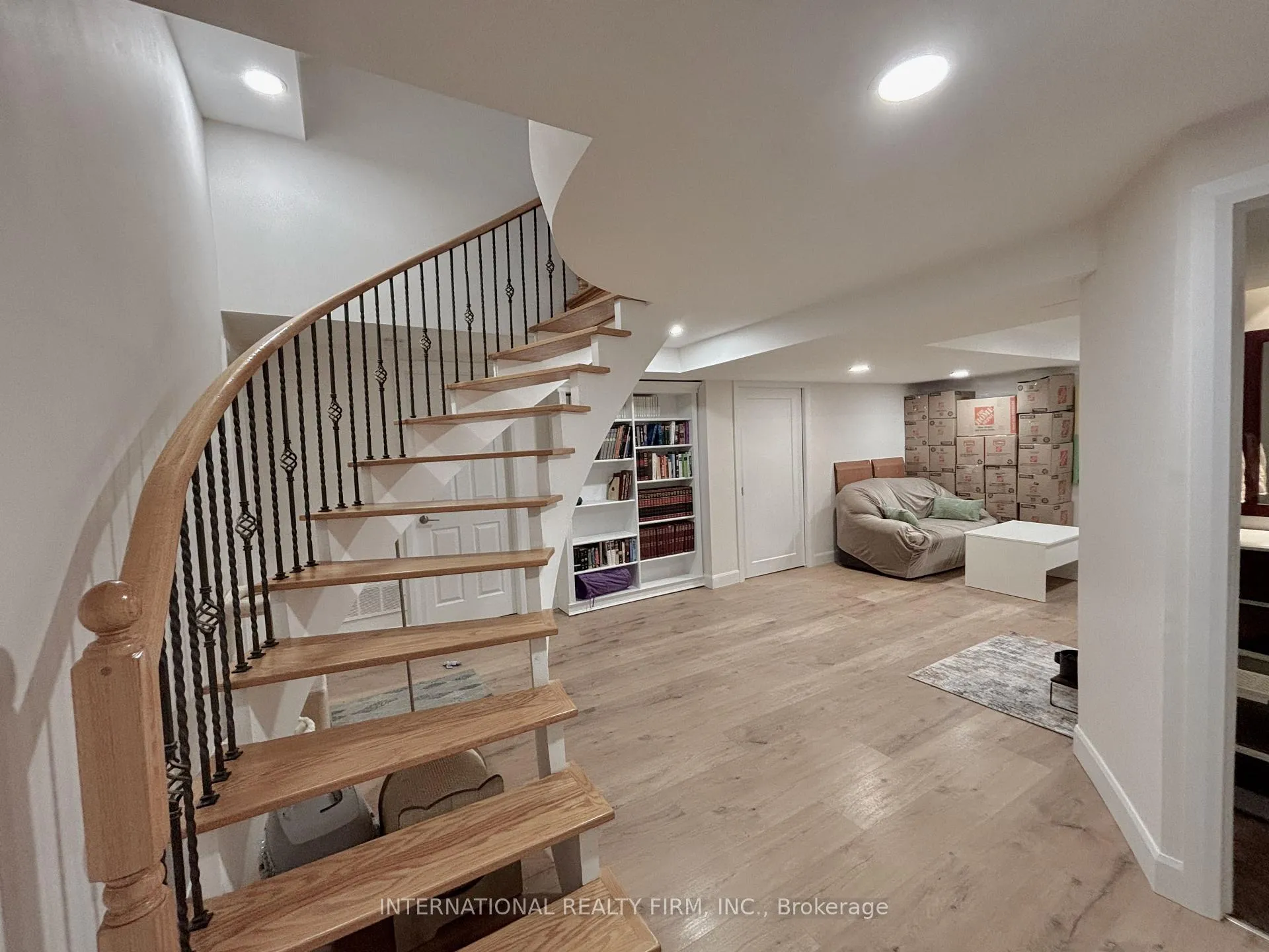 Photo 26 of 168 Willow Lane, Newmarket, Bristol-London — HOMEH