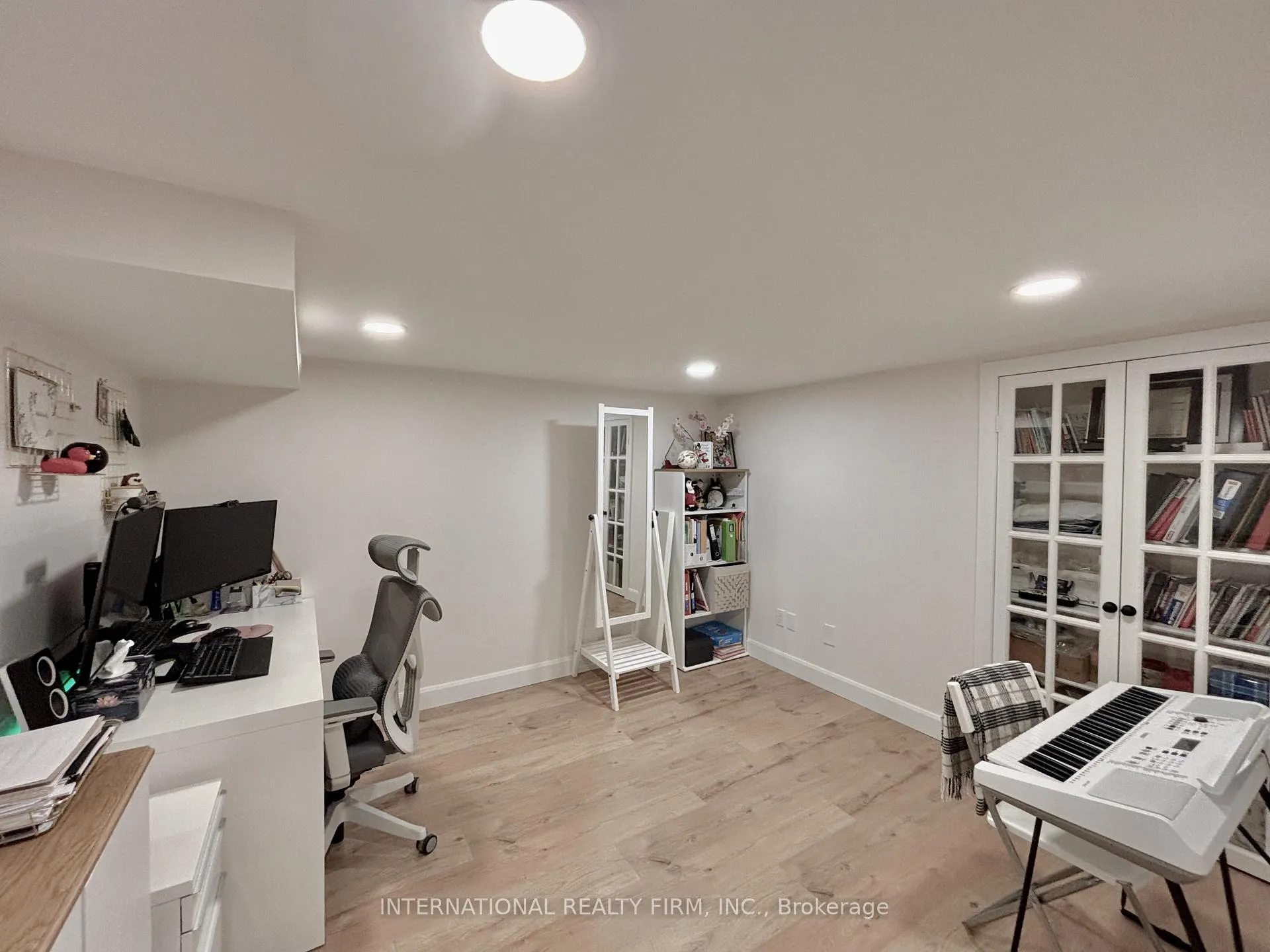 Photo 28 of 168 Willow Lane, Newmarket, Bristol-London — HOMEH