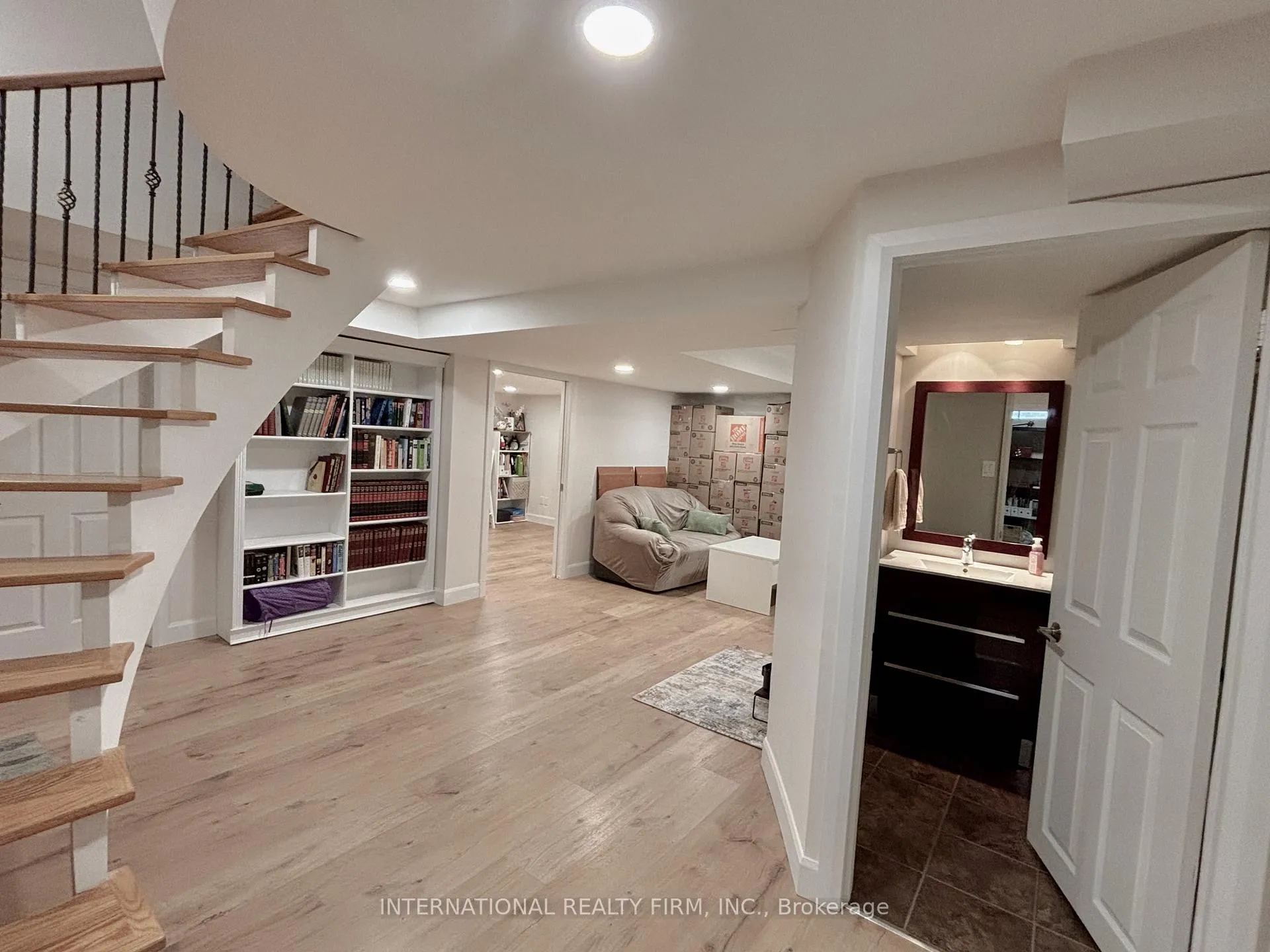 Photo 29 of 168 Willow Lane, Newmarket, Bristol-London — HOMEH