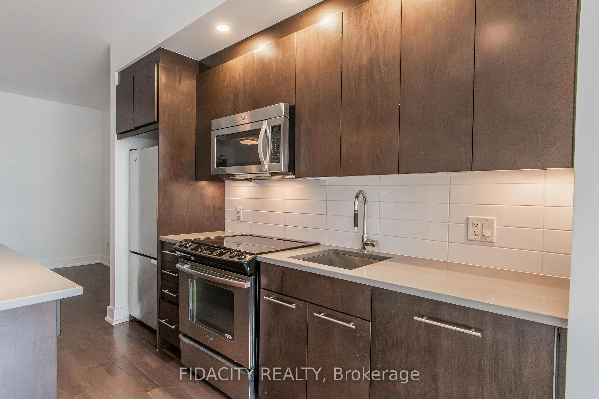 Photo 5 of Unit 201, 360 Patricia Avenue, Ottawa, Westboro South — HOMEH