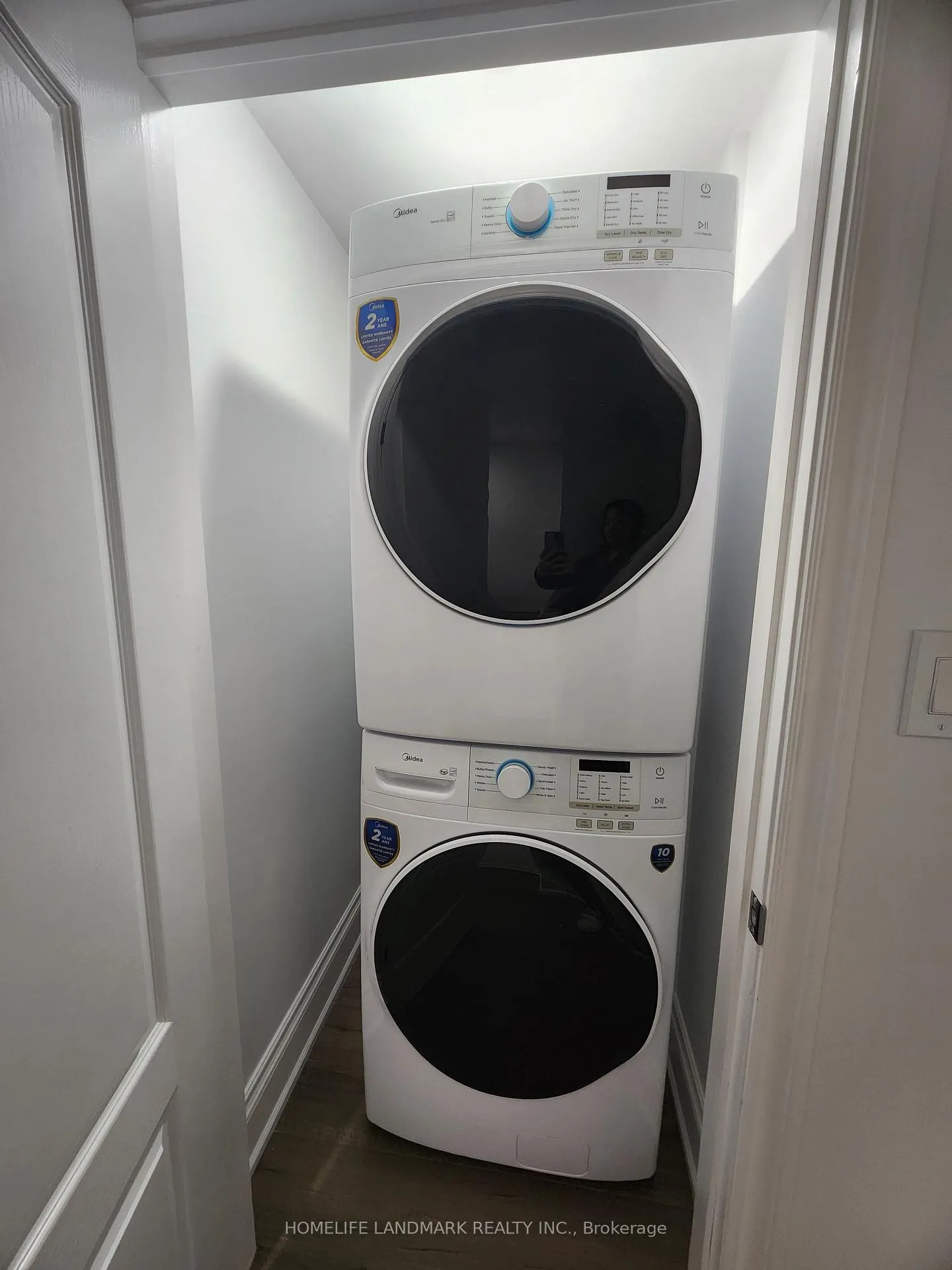 Photo 8 of 17 Vanni Avenue, Markham, Middlefield — HOMEH