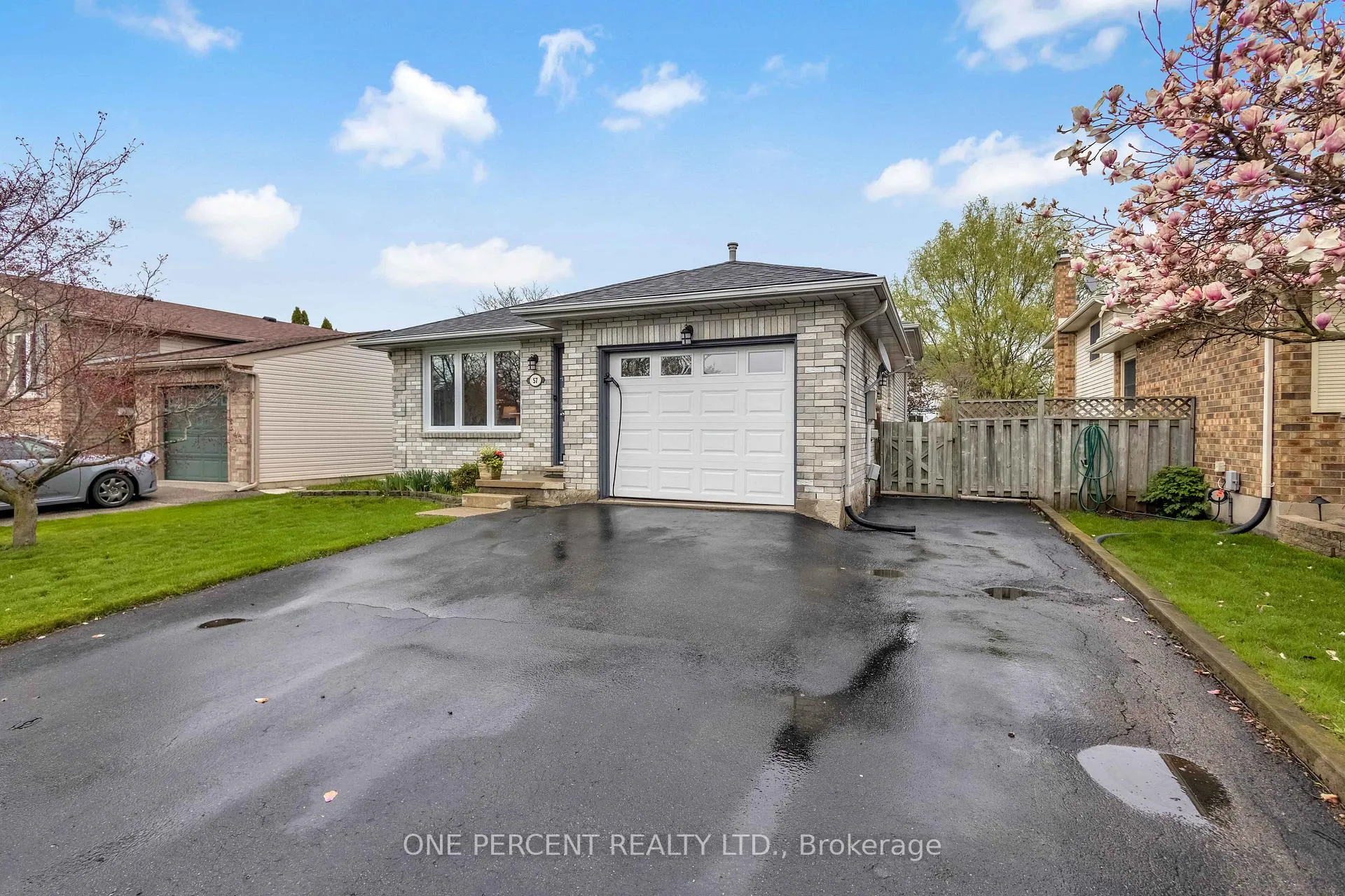 Photo 3 of 57 Coxwell Crescent, Brantford — HOMEH