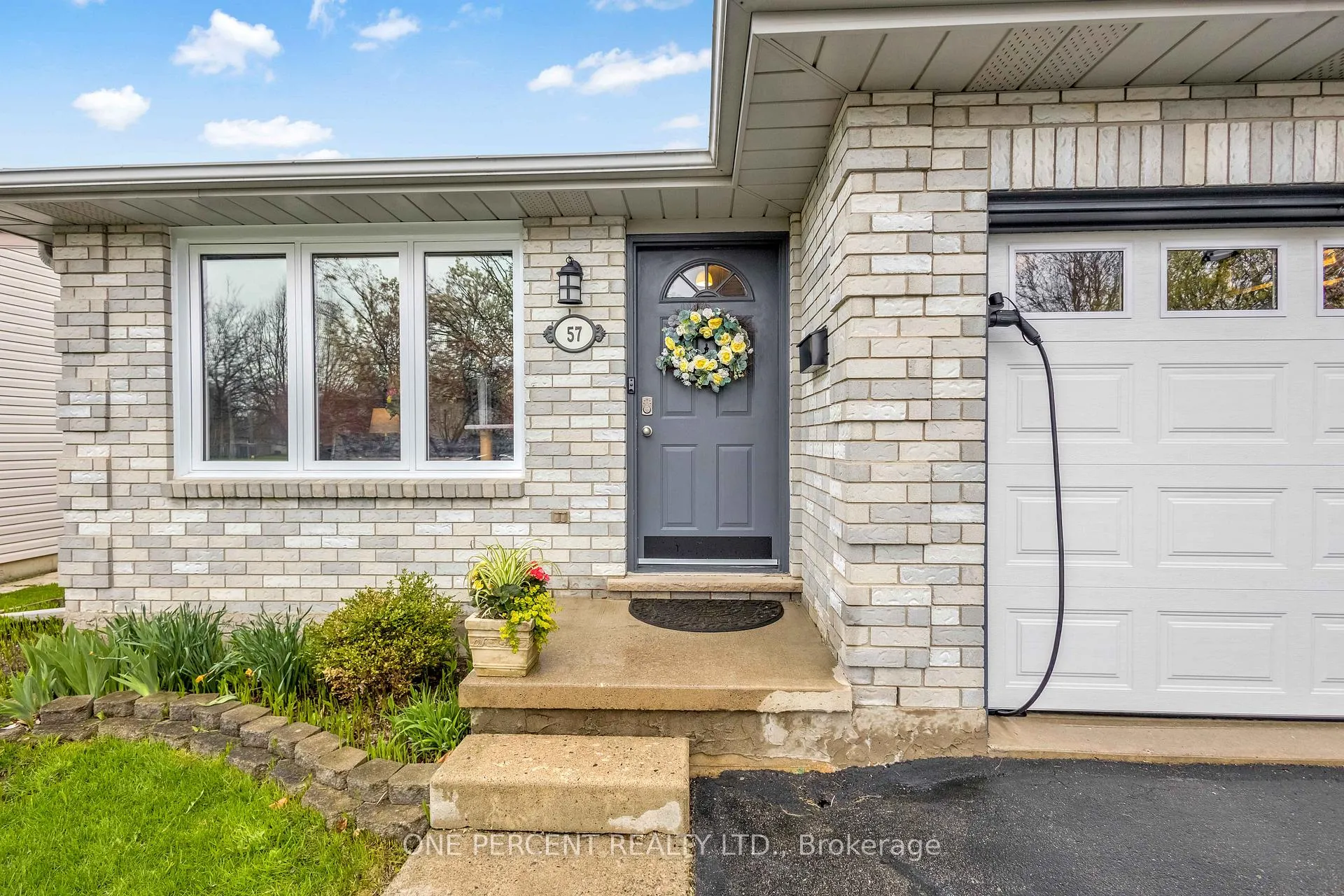 Photo 4 of 57 Coxwell Crescent, Brantford — HOMEH