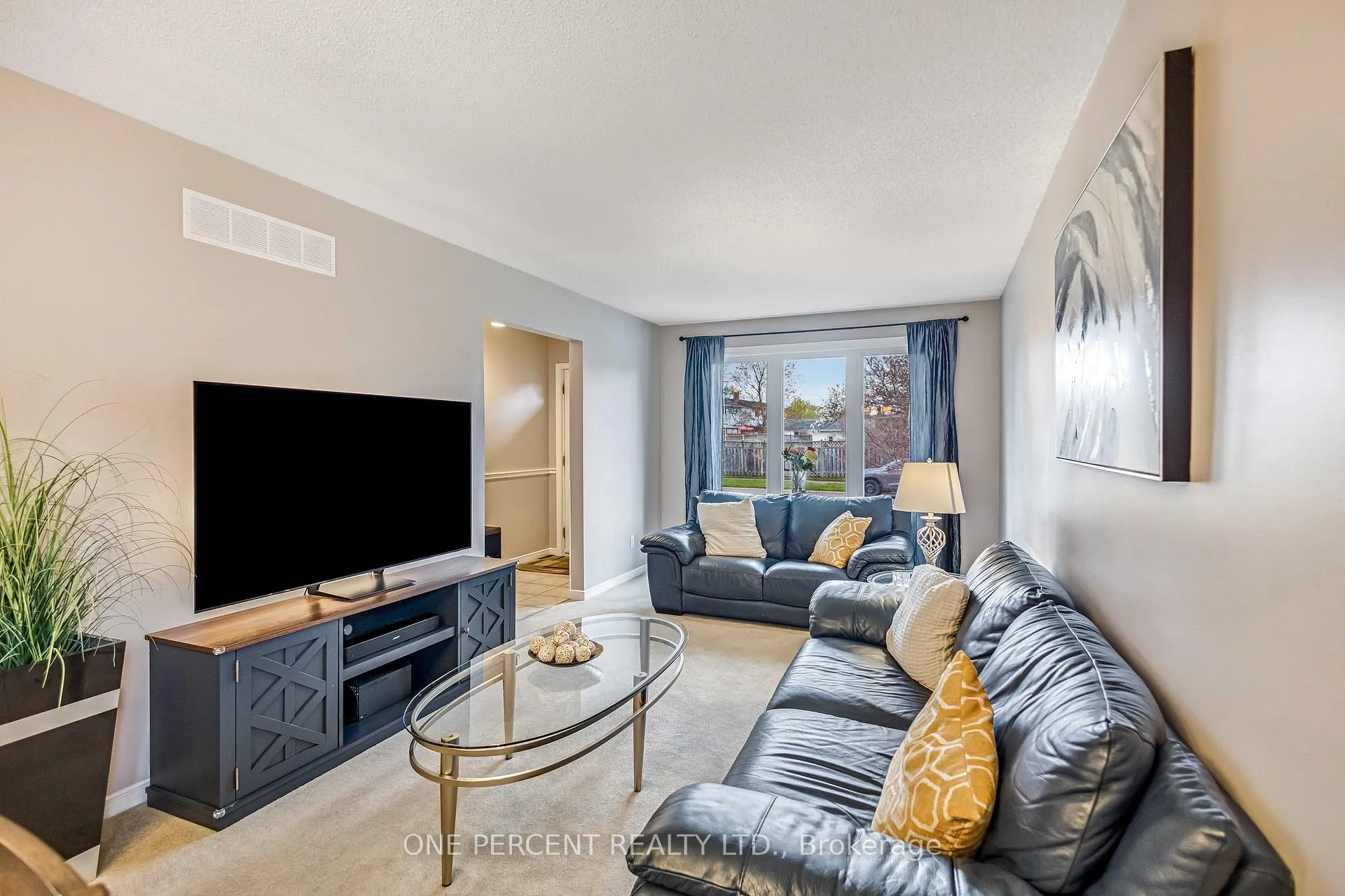 Photo 8 of 57 Coxwell Crescent, Brantford — HOMEH