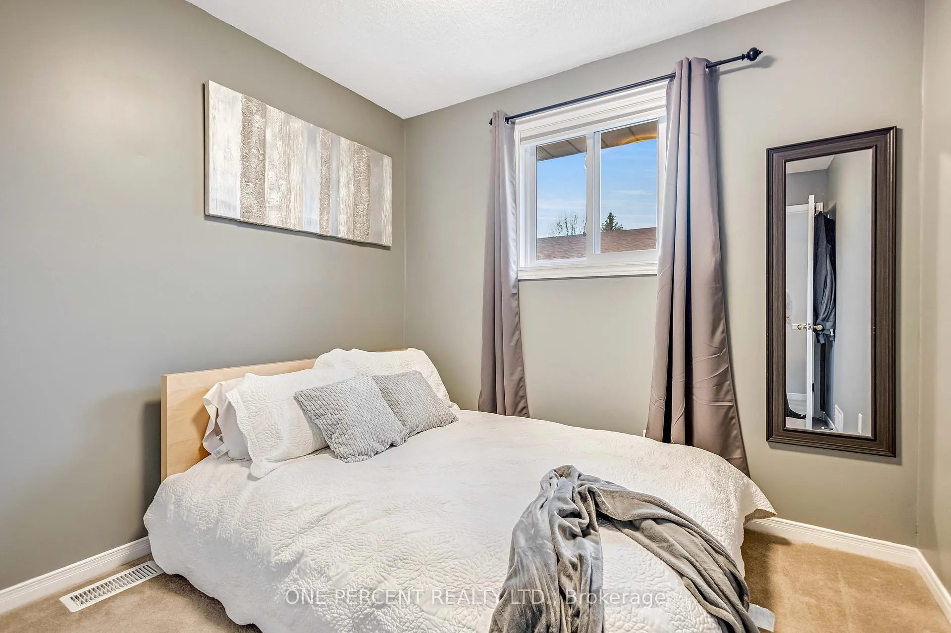 Photo 16 of 57 Coxwell Crescent, Brantford — HOMEH