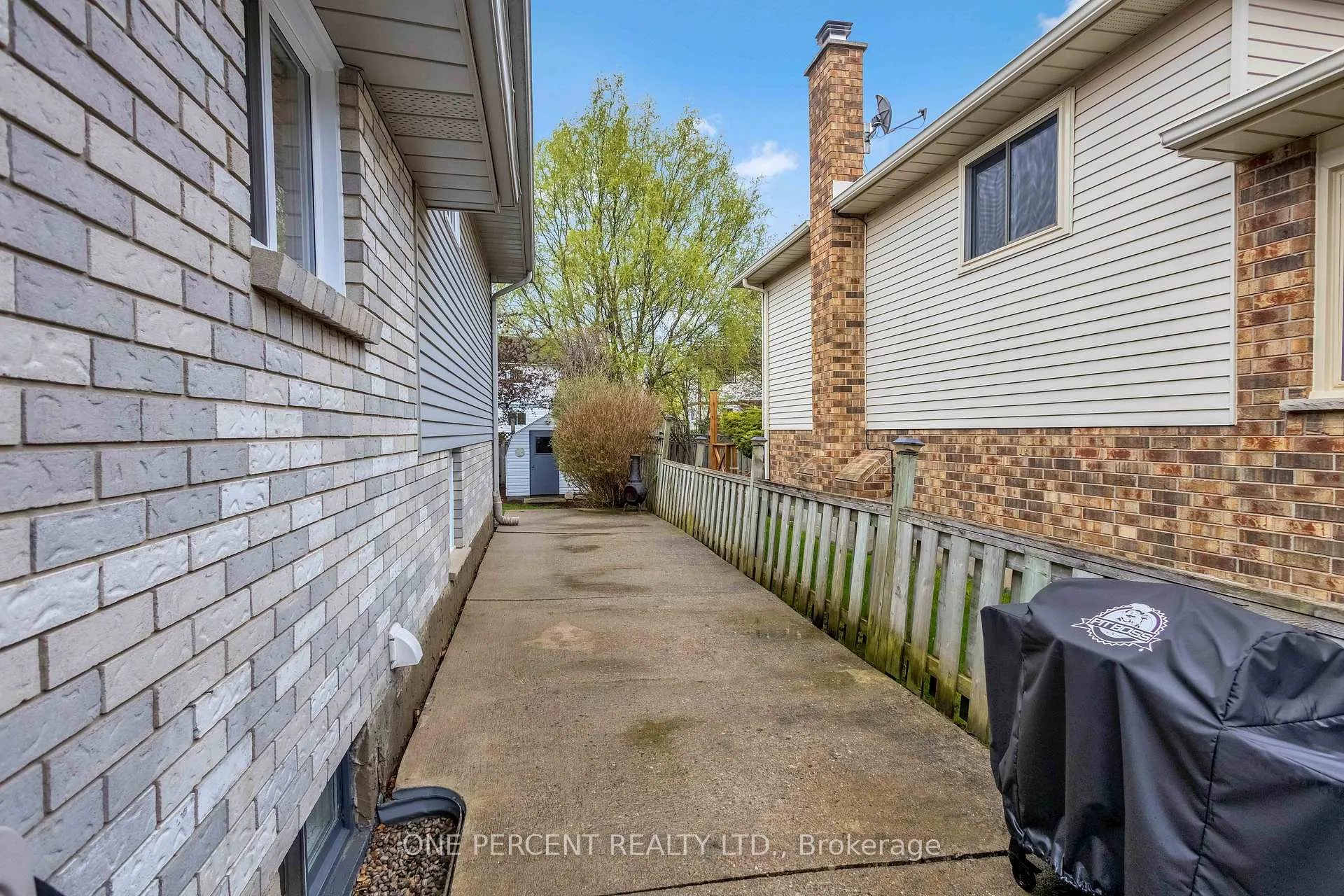 Photo 39 of 57 Coxwell Crescent, Brantford — HOMEH