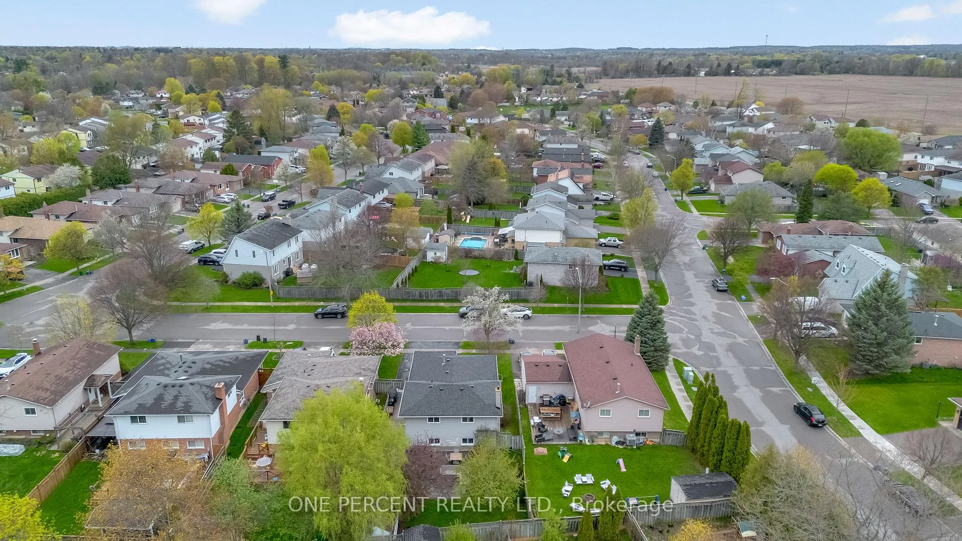 Photo 42 of 57 Coxwell Crescent, Brantford — HOMEH