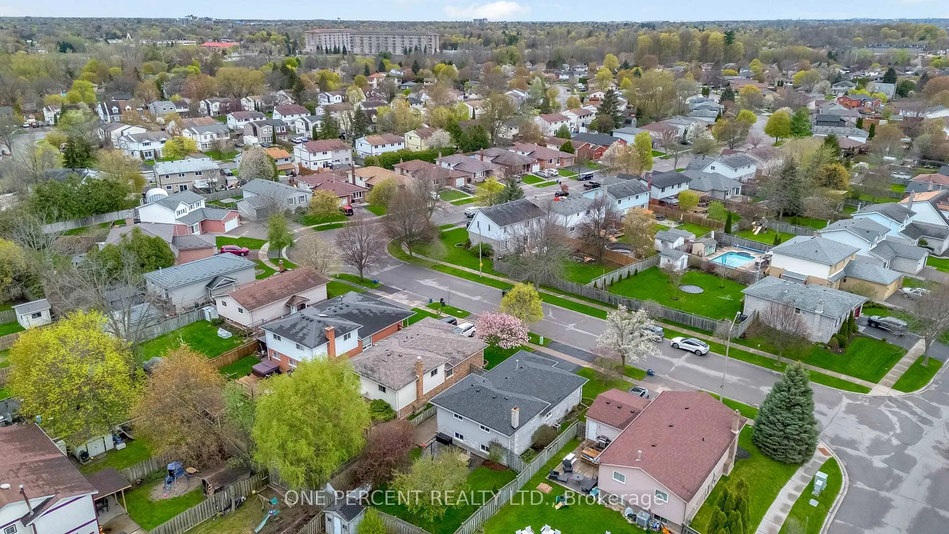 Photo 43 of 57 Coxwell Crescent, Brantford — HOMEH