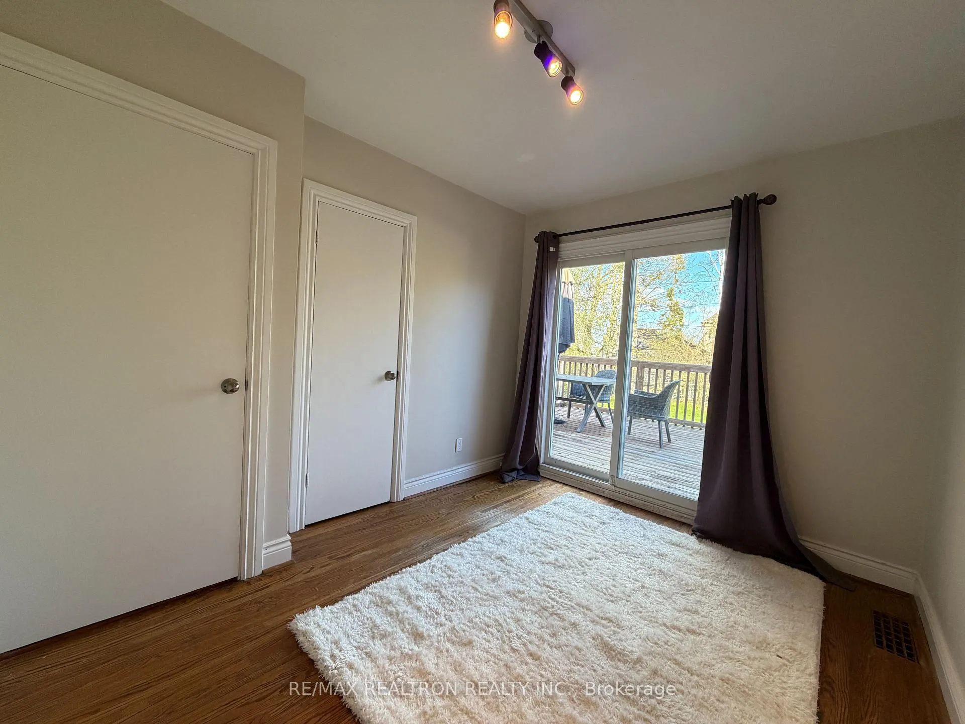 Photo 6 of 16 Forest Road, Ajax, South East — HOMEH