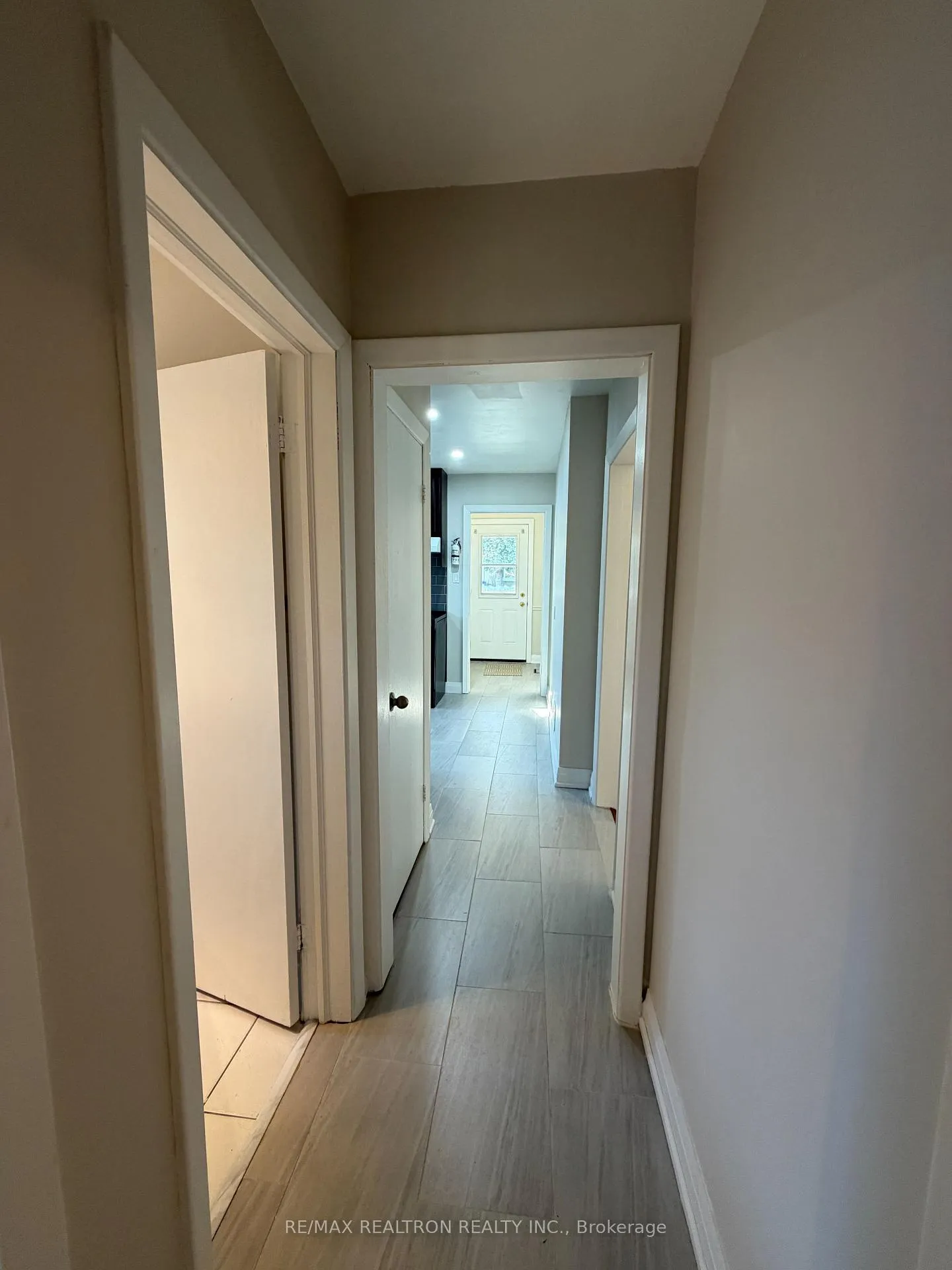 Photo 8 of 16 Forest Road, Ajax, South East — HOMEH