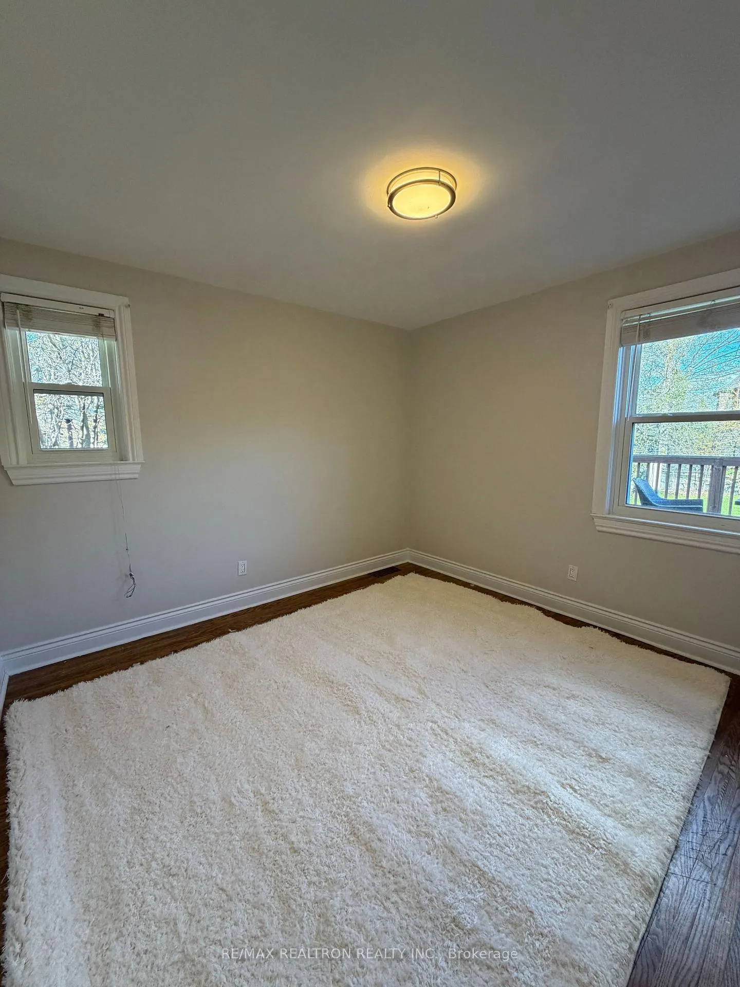 Photo 9 of 16 Forest Road, Ajax, South East — HOMEH