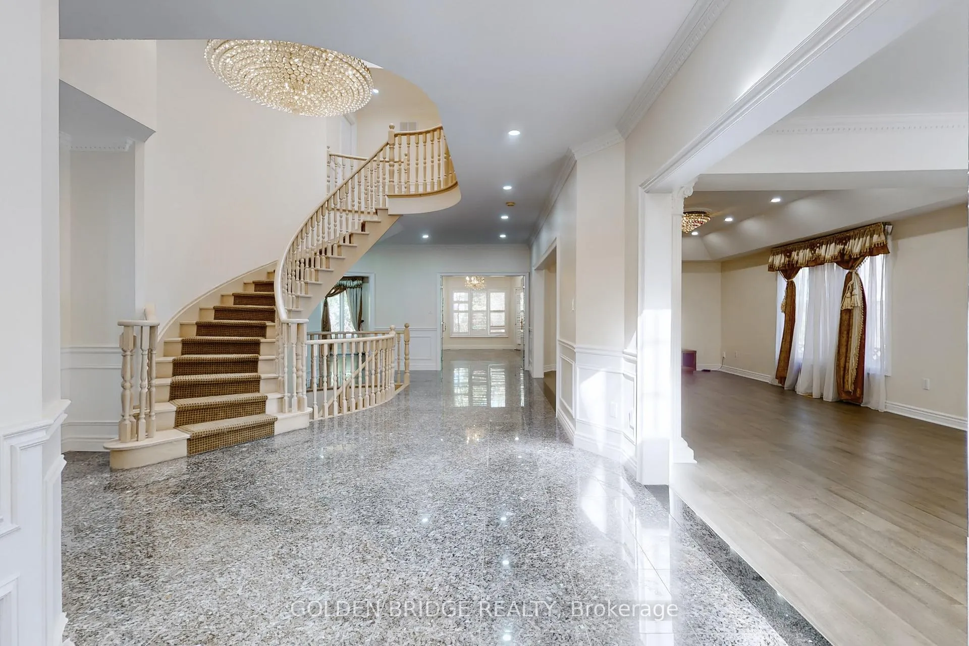 Photo 3 of 57 Cassandra Crescent, Richmond Hill, Bayview Hill — HOMEH