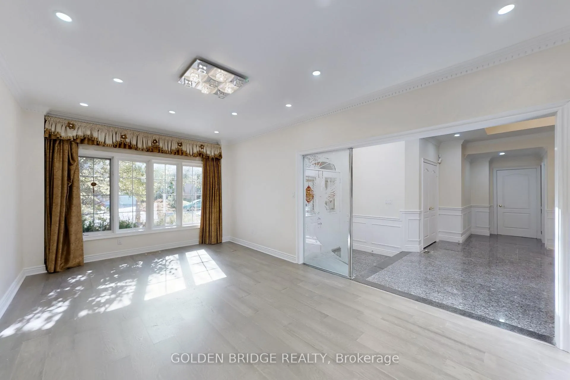 Photo 4 of 57 Cassandra Crescent, Richmond Hill, Bayview Hill — HOMEH
