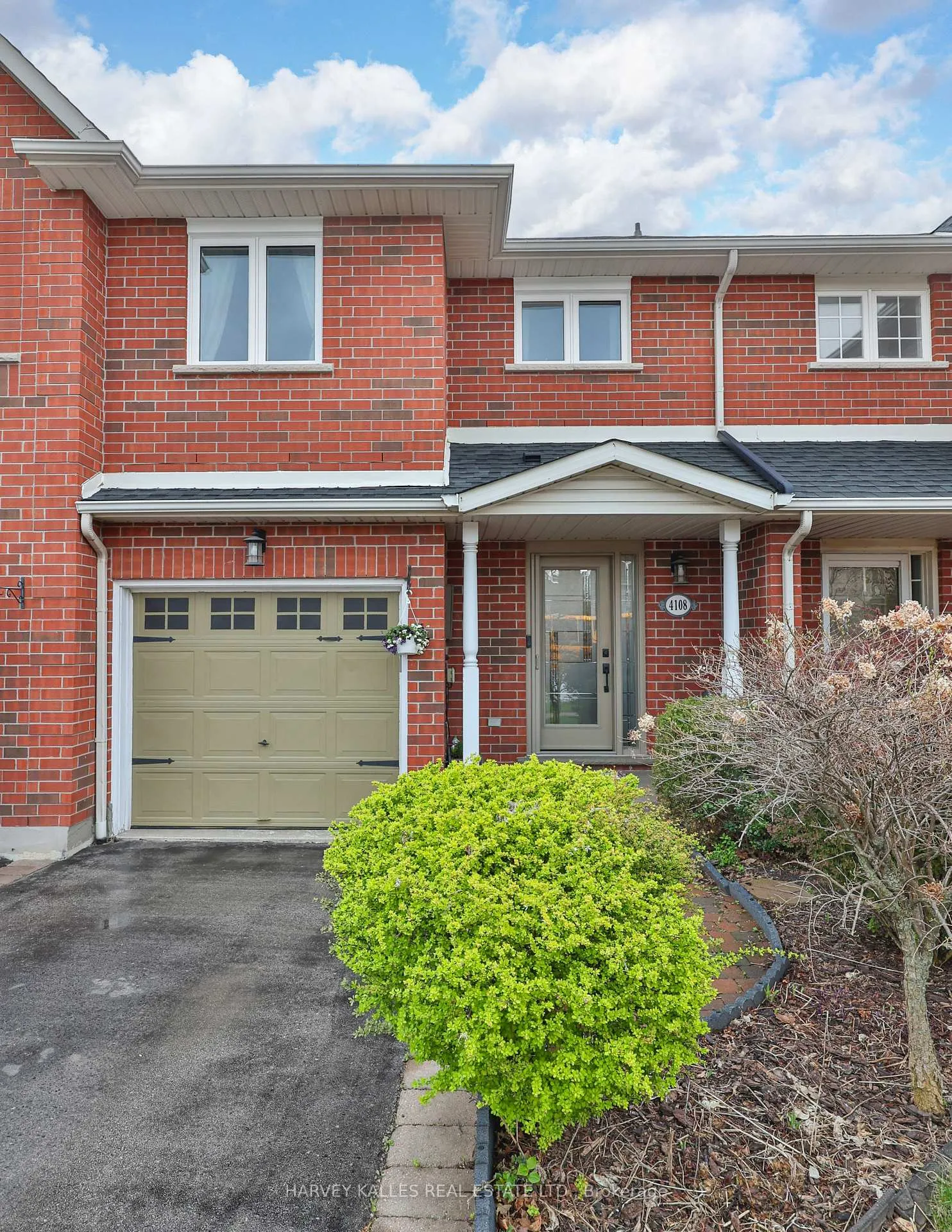 Photo 2 of 4108 Kryzan Drive, Burlington, Tansley — HOMEH