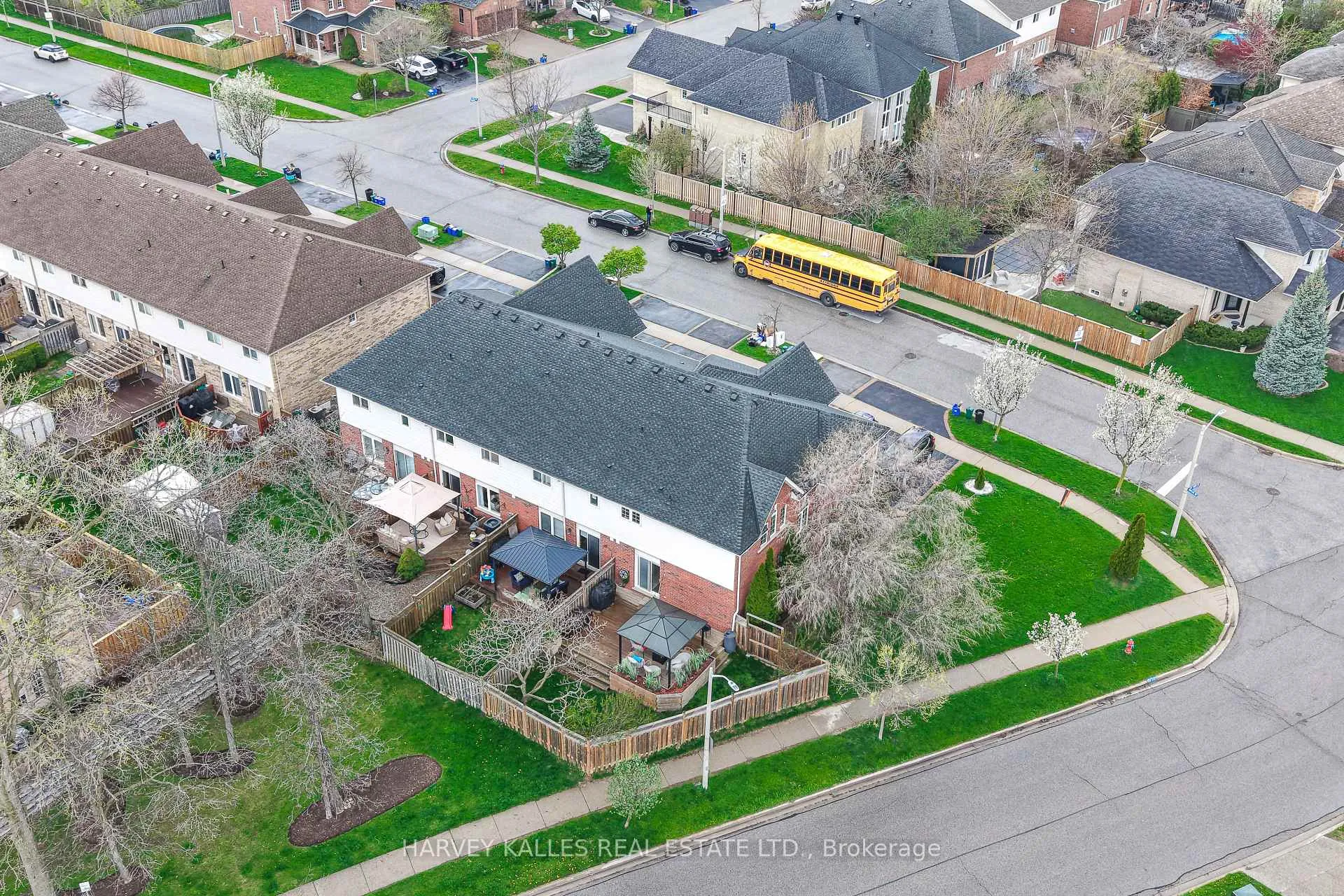 Photo 3 of 4108 Kryzan Drive, Burlington, Tansley — HOMEH