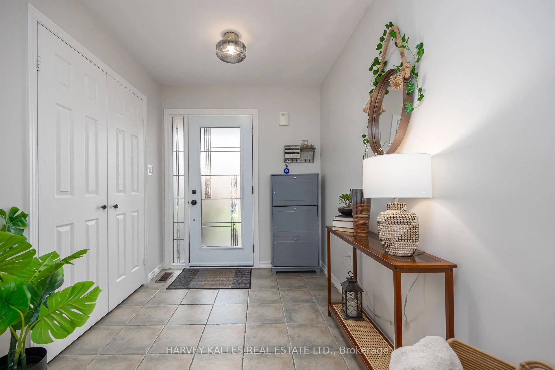 Photo 4 of 4108 Kryzan Drive, Burlington, Tansley — HOMEH