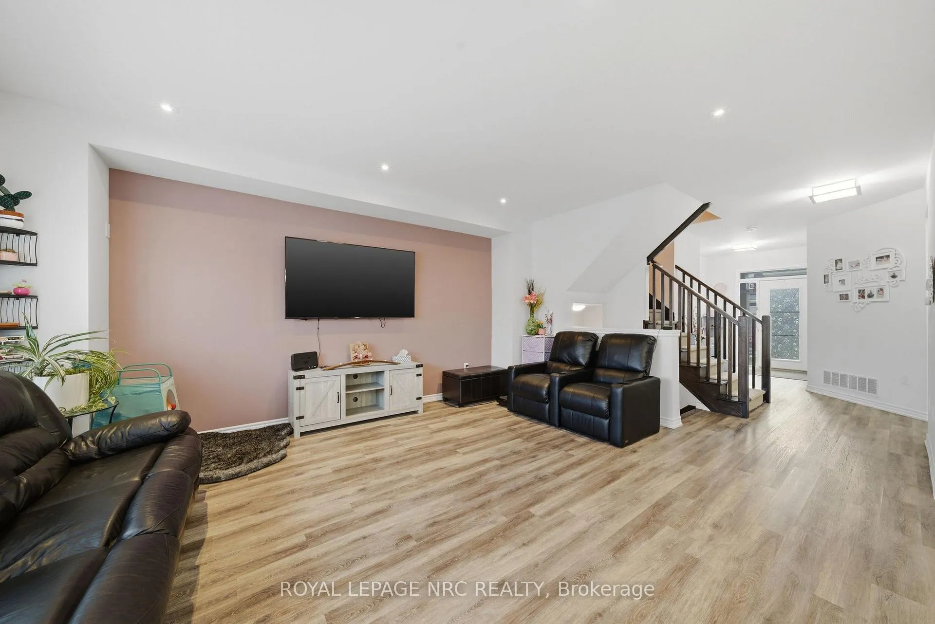 Photo 8 of 4071 Thomas Street, Lincoln, Beamsville — HOMEH