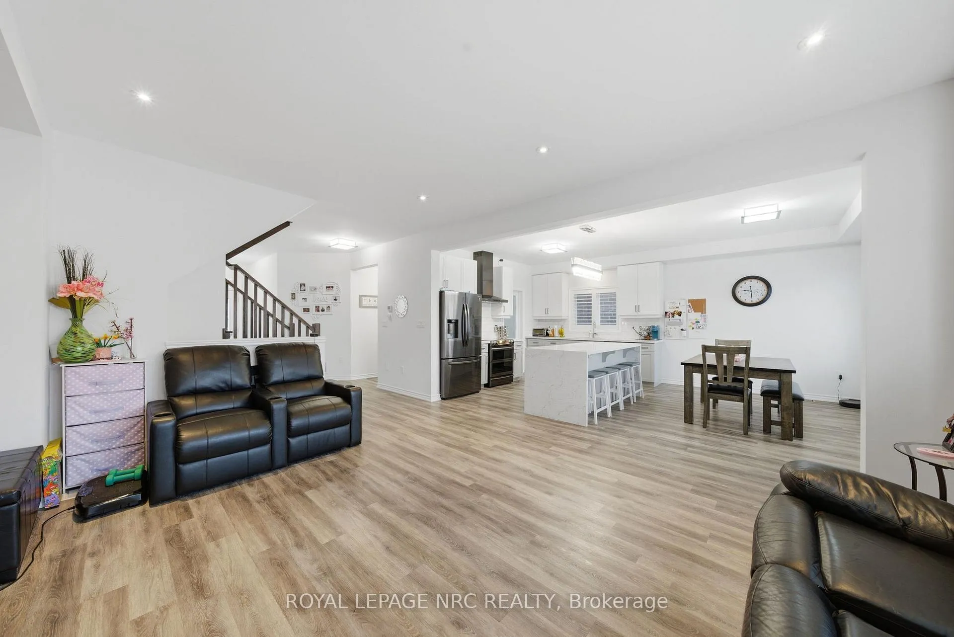 Photo 10 of 4071 Thomas Street, Lincoln, Beamsville — HOMEH