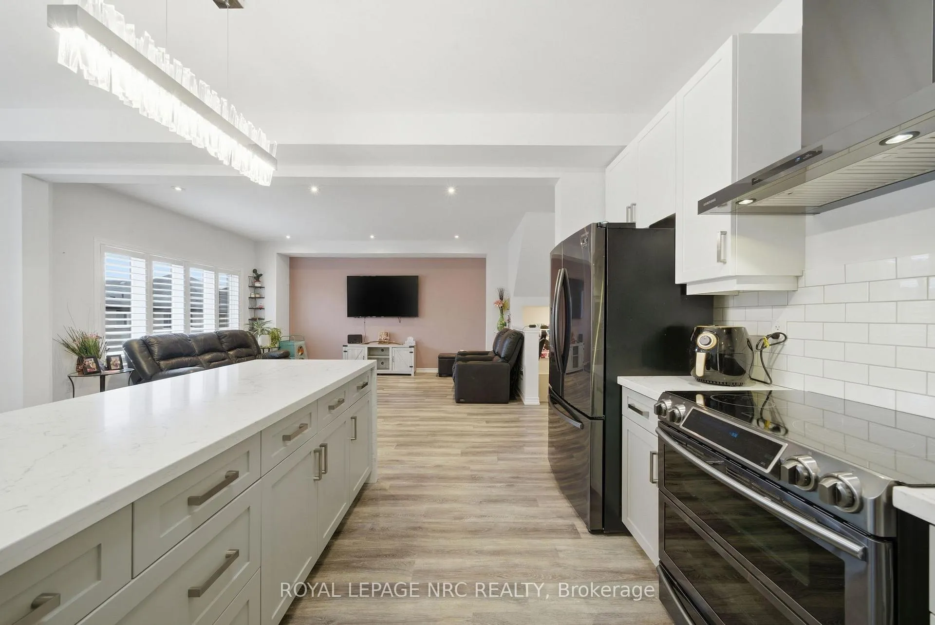 Photo 13 of 4071 Thomas Street, Lincoln, Beamsville — HOMEH