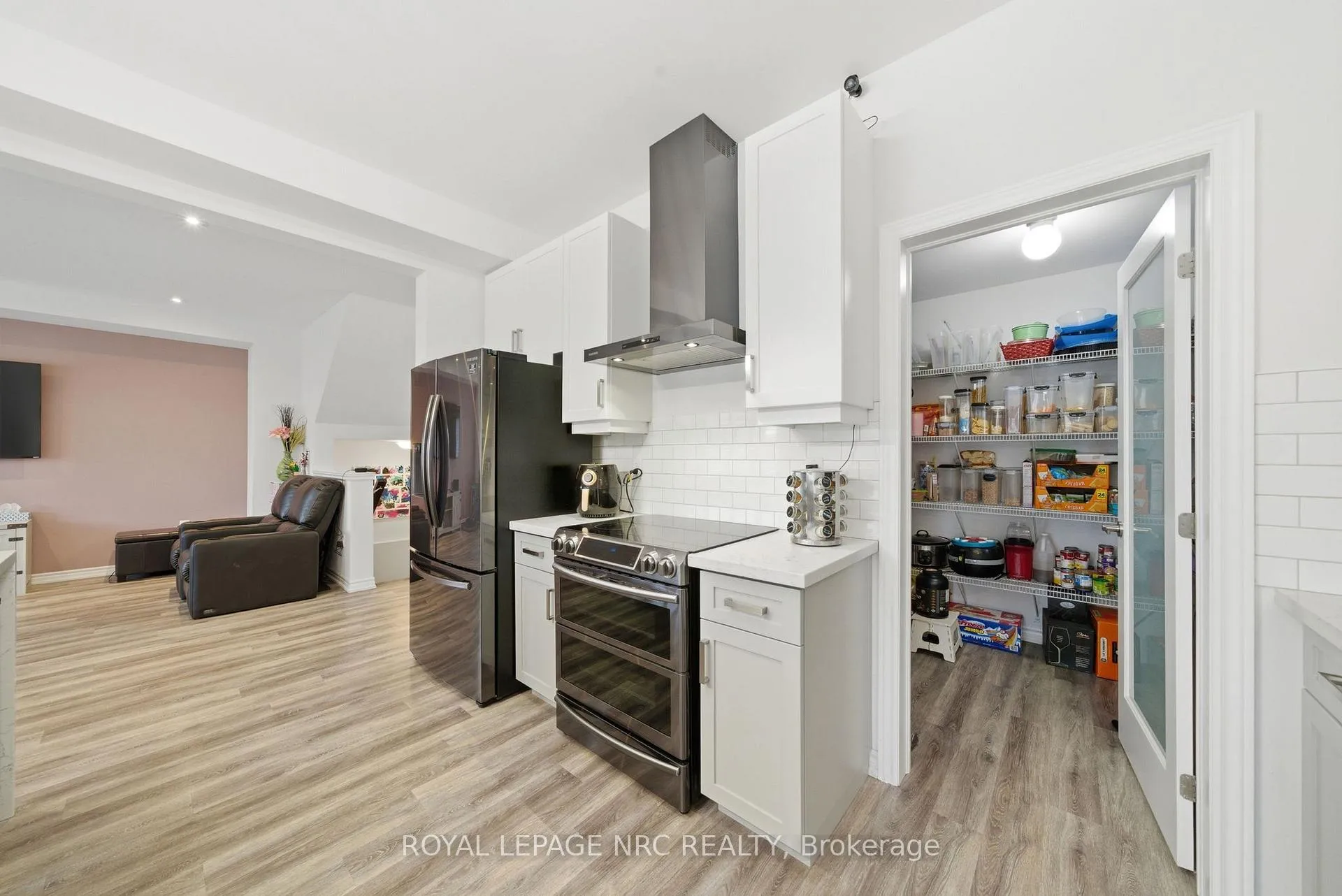 Photo 16 of 4071 Thomas Street, Lincoln, Beamsville — HOMEH