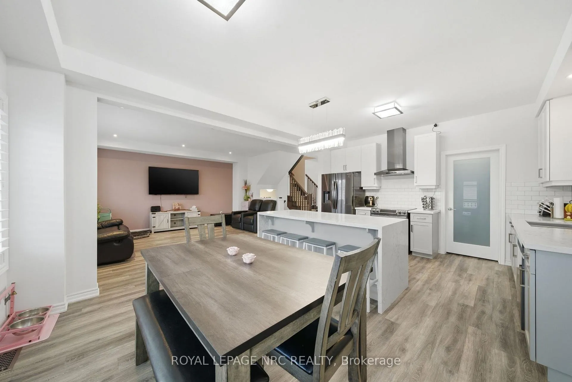 Photo 18 of 4071 Thomas Street, Lincoln, Beamsville — HOMEH