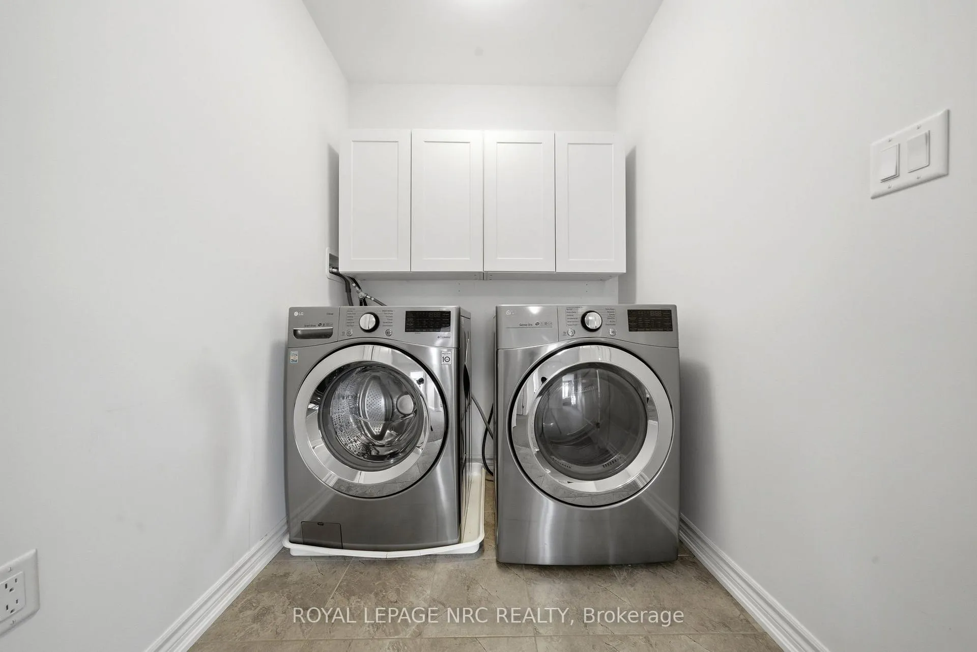 Photo 31 of 4071 Thomas Street, Lincoln, Beamsville — HOMEH
