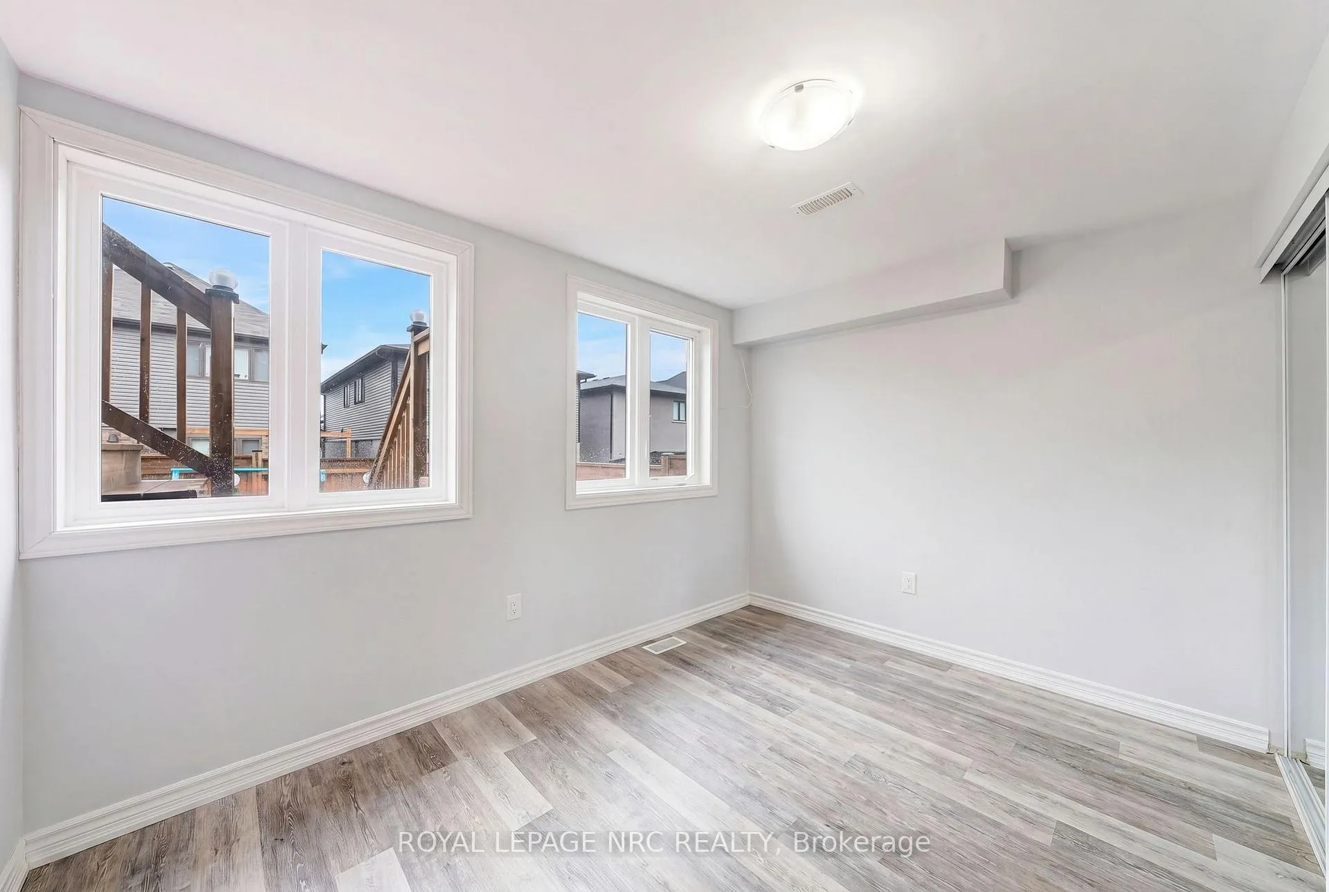 Photo 36 of 4071 Thomas Street, Lincoln, Beamsville — HOMEH
