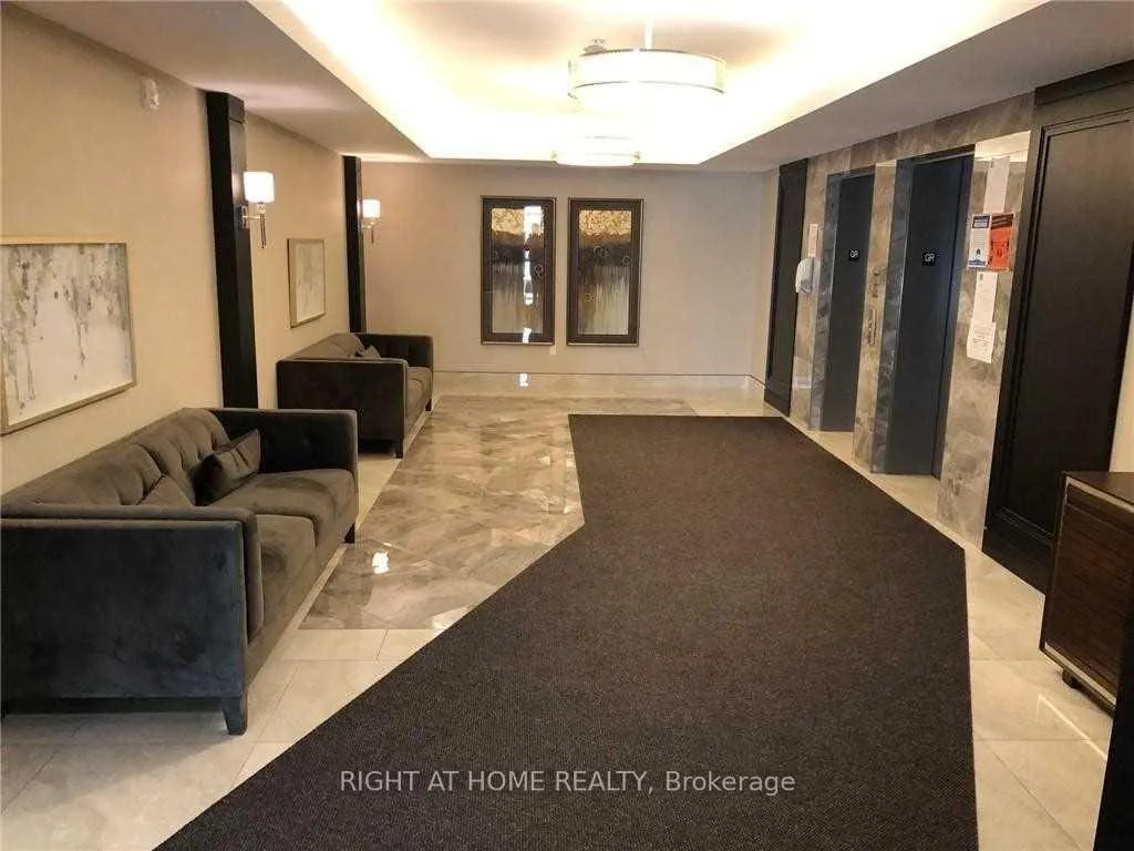 Photo 3 of Unit 404, 101 Shoreview Place, Hamilton, Lakeshore — HOMEH