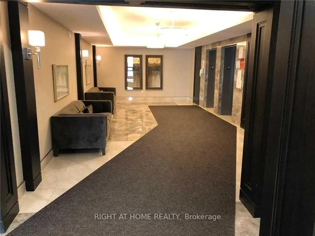 Photo 4 of Unit 404, 101 Shoreview Place, Hamilton, Lakeshore — HOMEH
